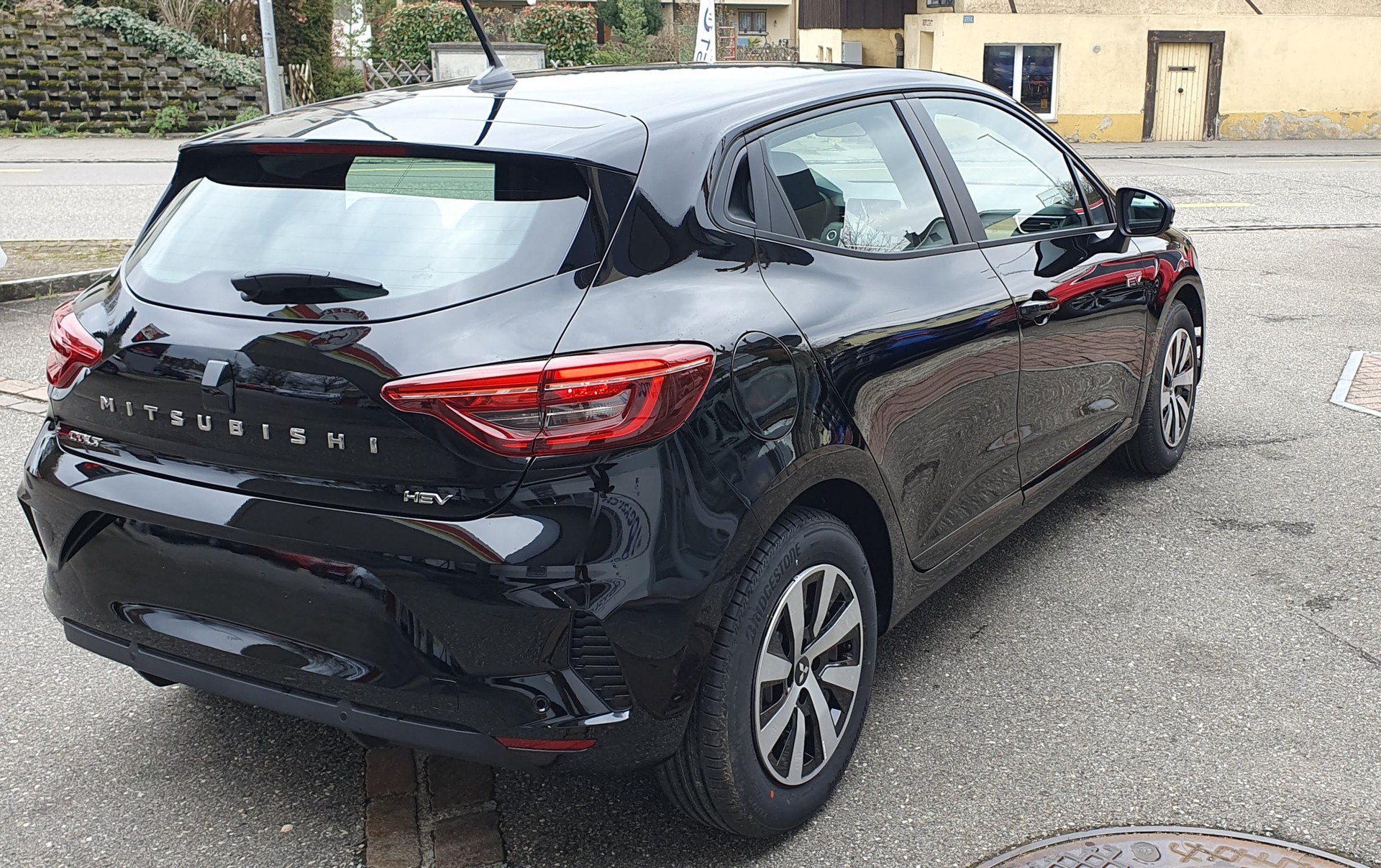 MITSUBISHI COLT 1.6 HEV Automat SwissLine (503) Helvetia-image-2