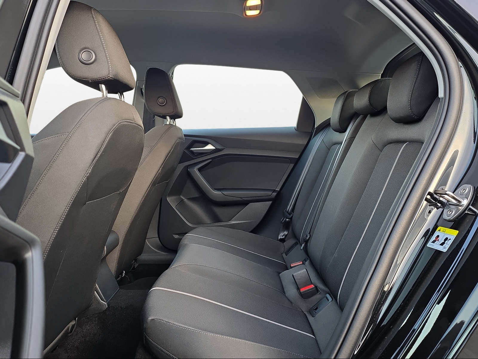AUDI A1 Sportback 30 TFSI S Line Attraction S-tronic-image-10