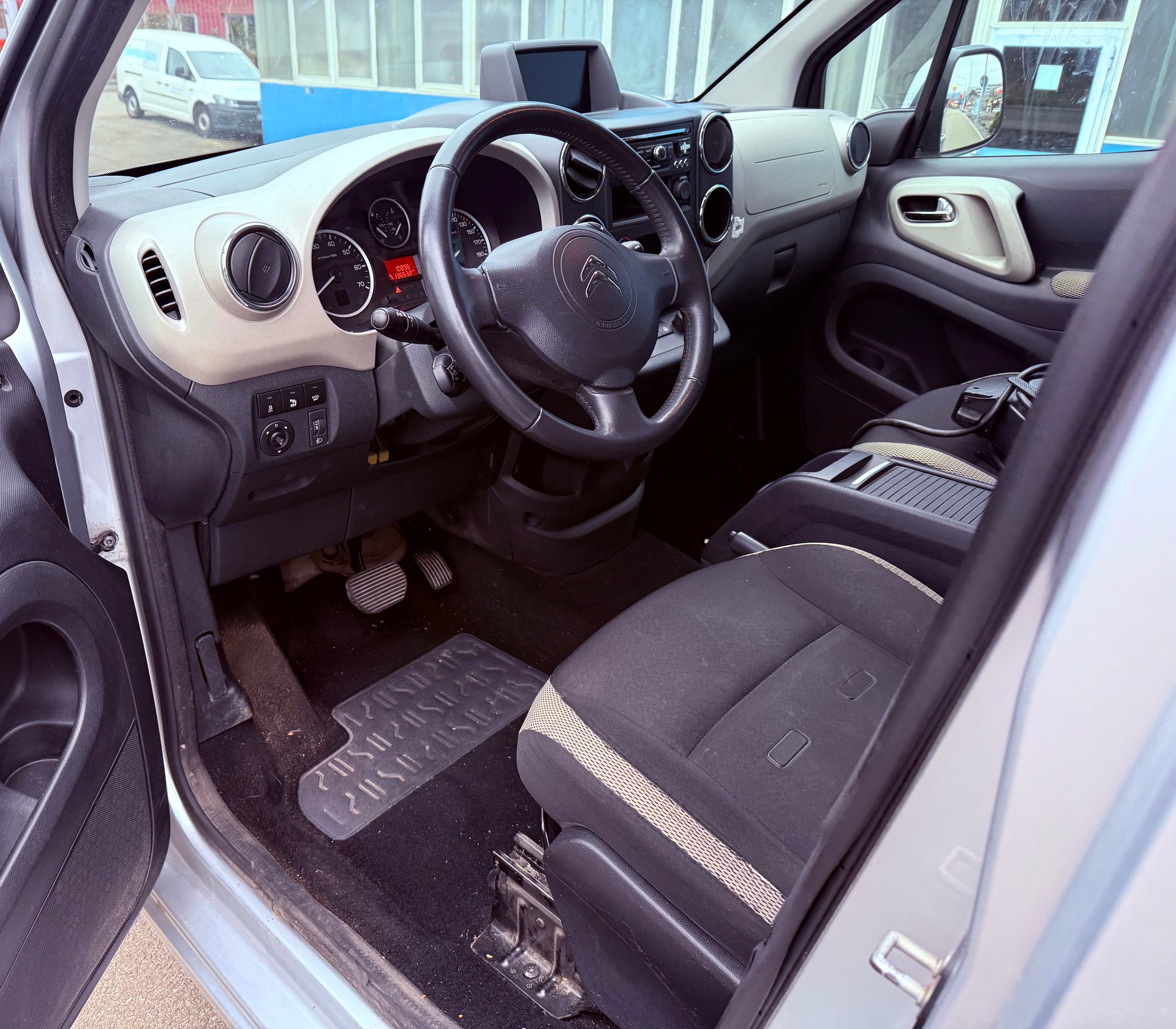 CITROEN Berlingo 1.6 e-HDi Exclusive EGS6-image-7