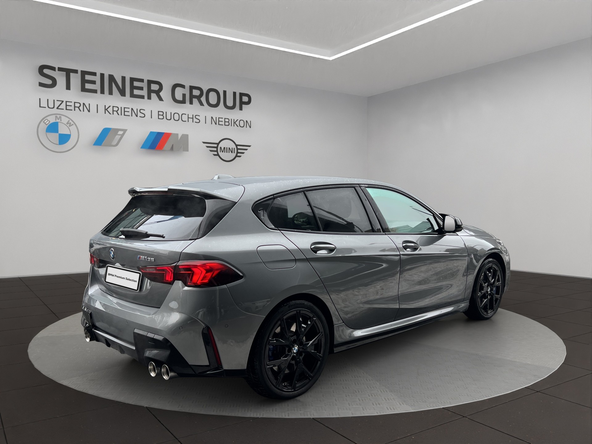 BMW M135i xDrive Steptronic-image-4