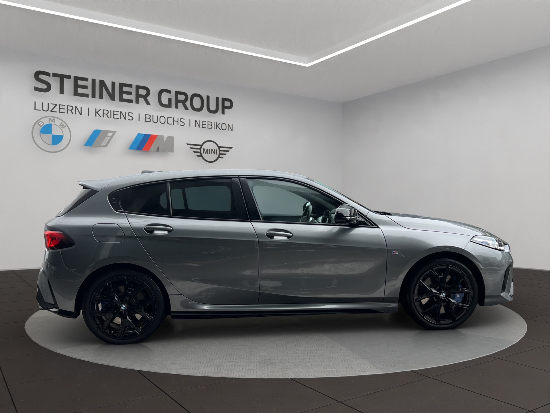 BMW M135i xDrive Steptronic-image-3