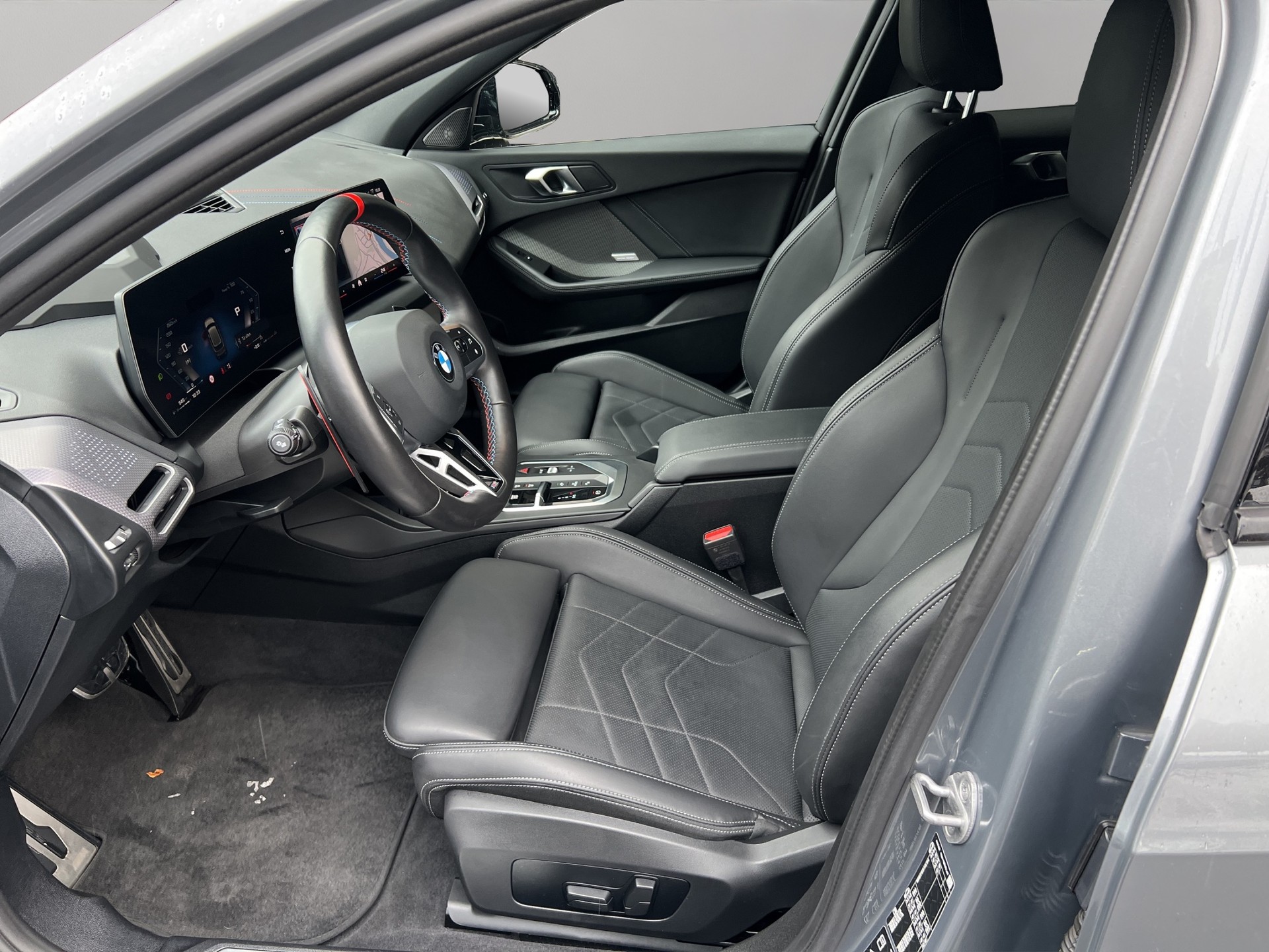 BMW M135i xDrive Steptronic-image-10