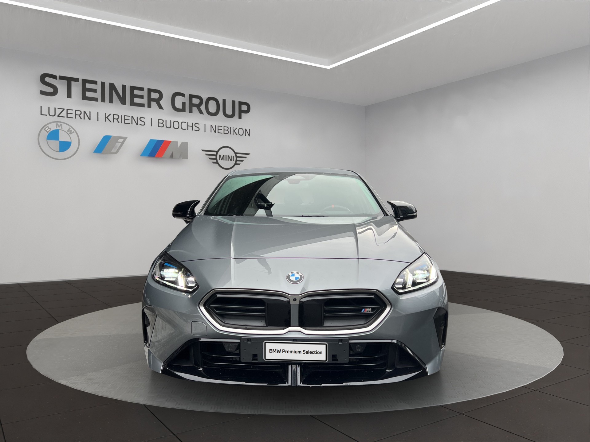 BMW M135i xDrive Steptronic-image-1