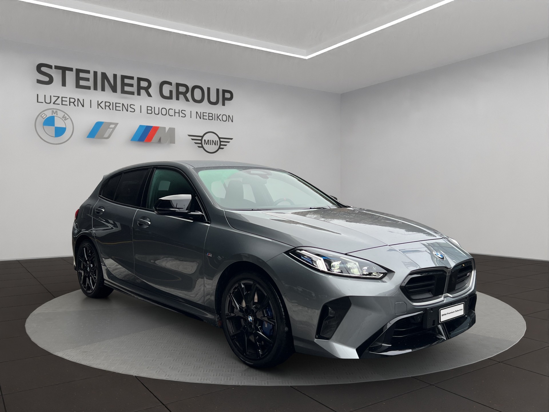 BMW M135i xDrive Steptronic-image-2