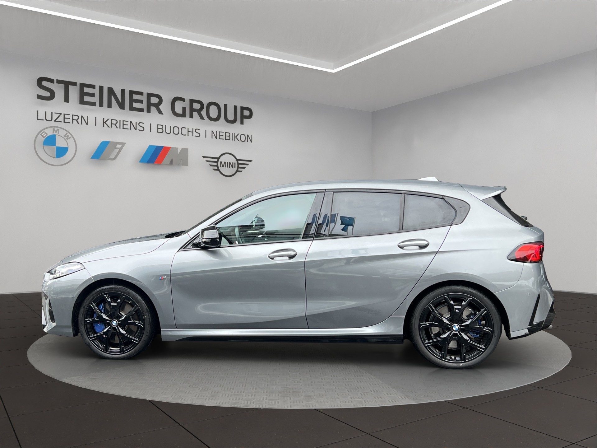BMW M135i xDrive Steptronic-image-7