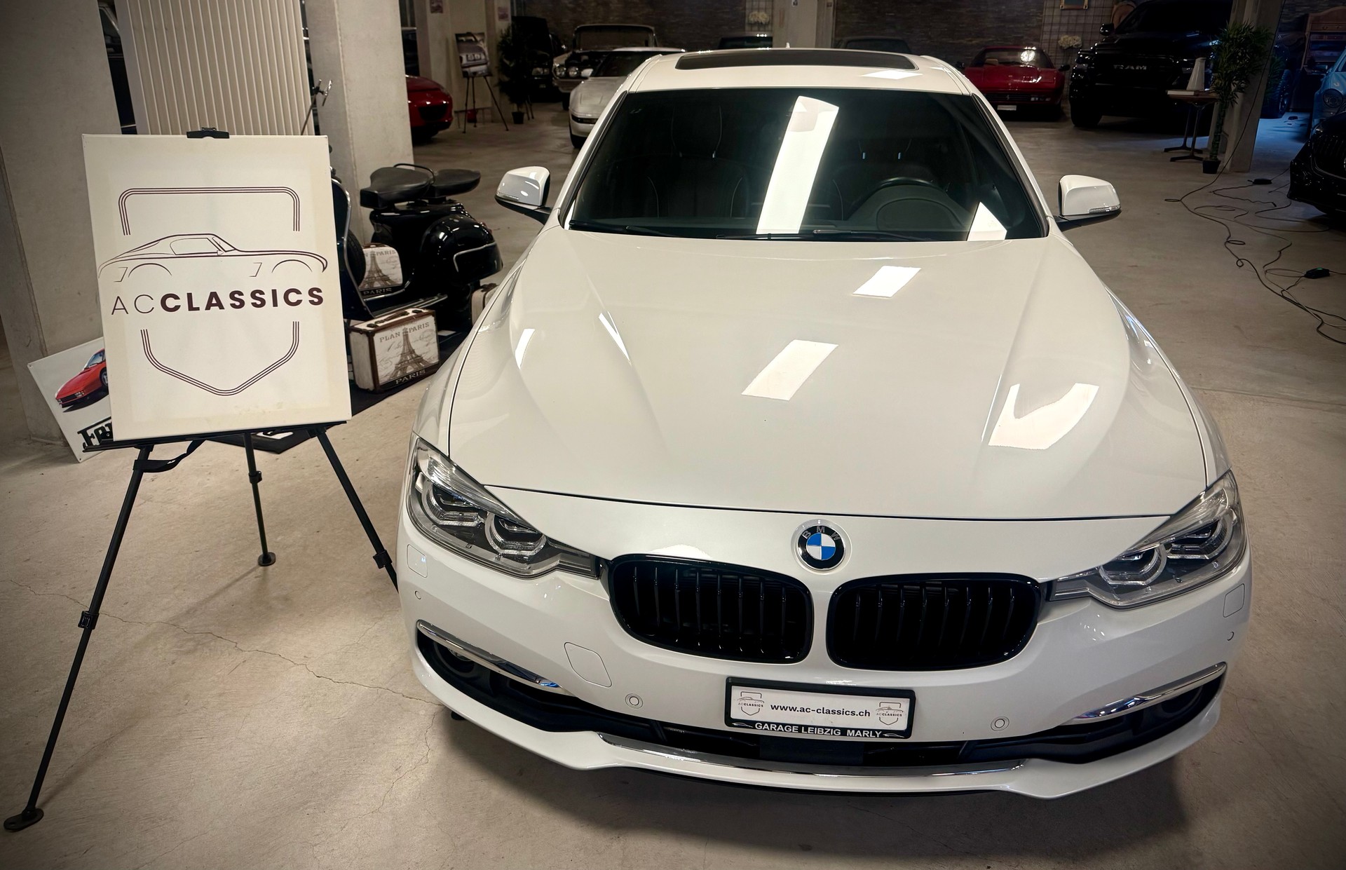 BMW 330e iPerformance Luxury Line Steptronic-showroom-element-1