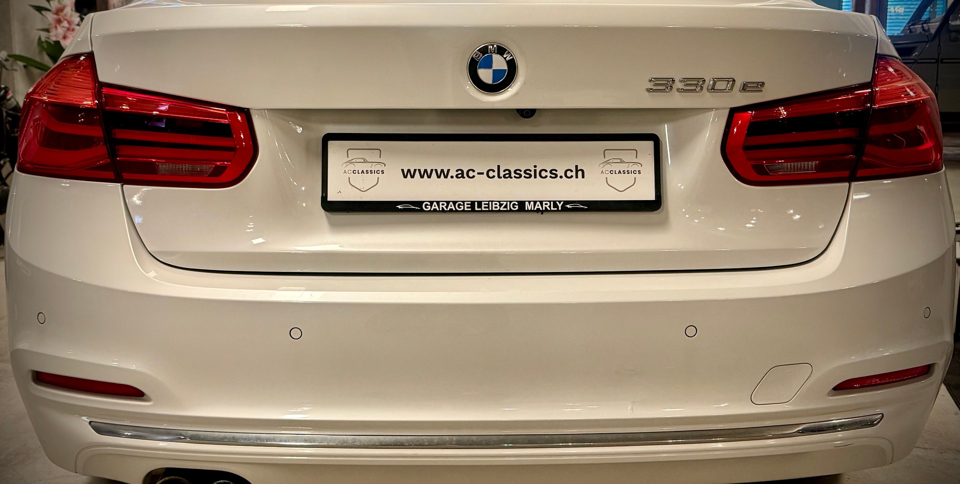 BMW 330e iPerformance Luxury Line Steptronic-image-10