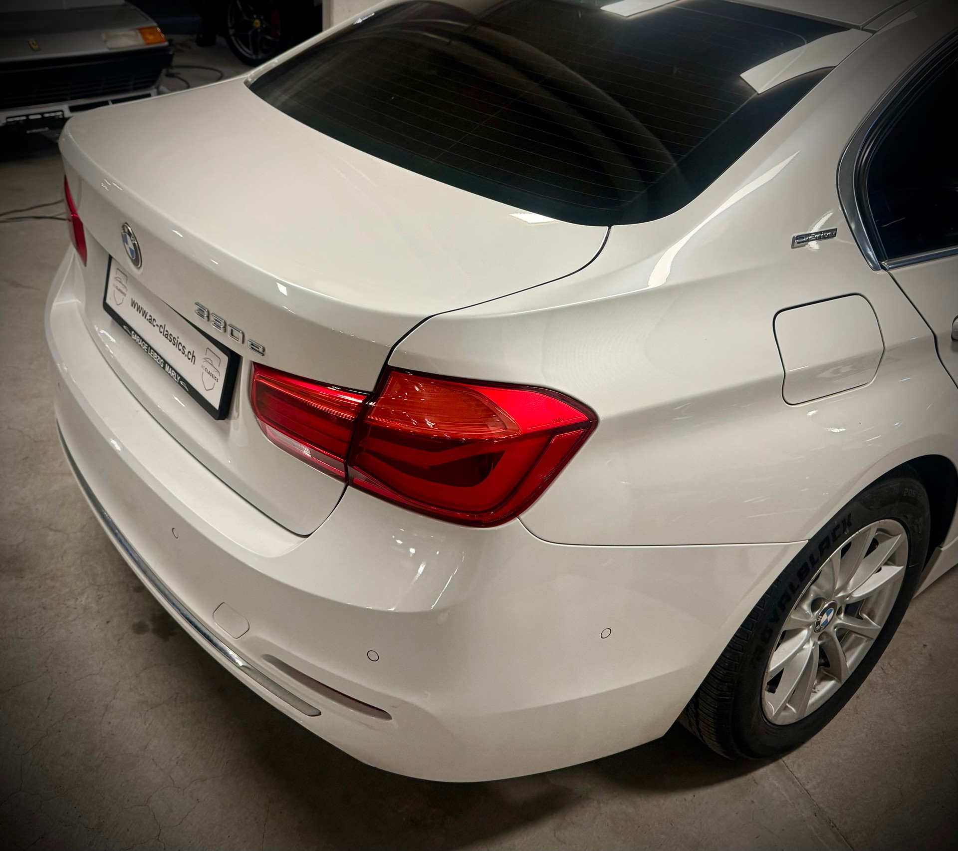 BMW 330e iPerformance Luxury Line Steptronic-image-8