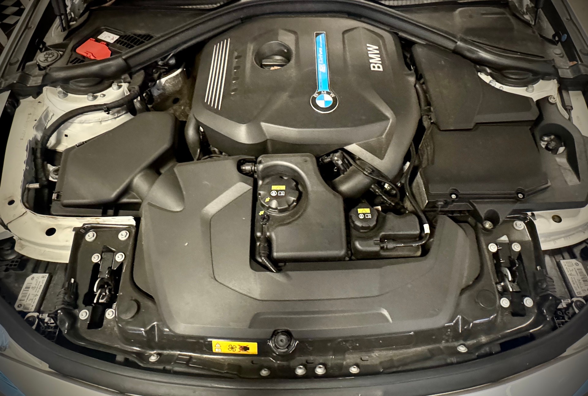 BMW 330e iPerformance Luxury Line Steptronic-image-23