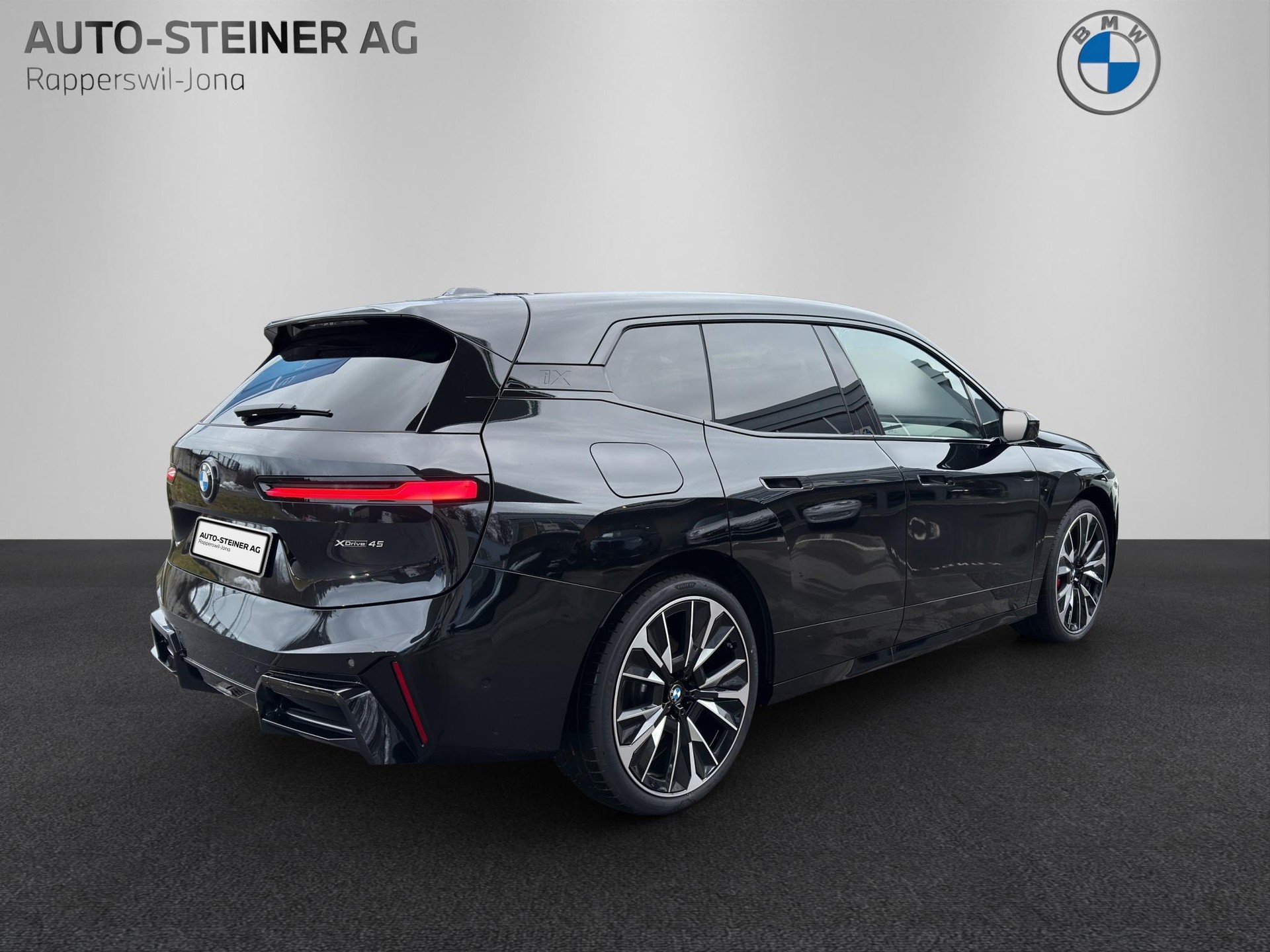 BMW iX xDrive45 M Sport Pro-image-3