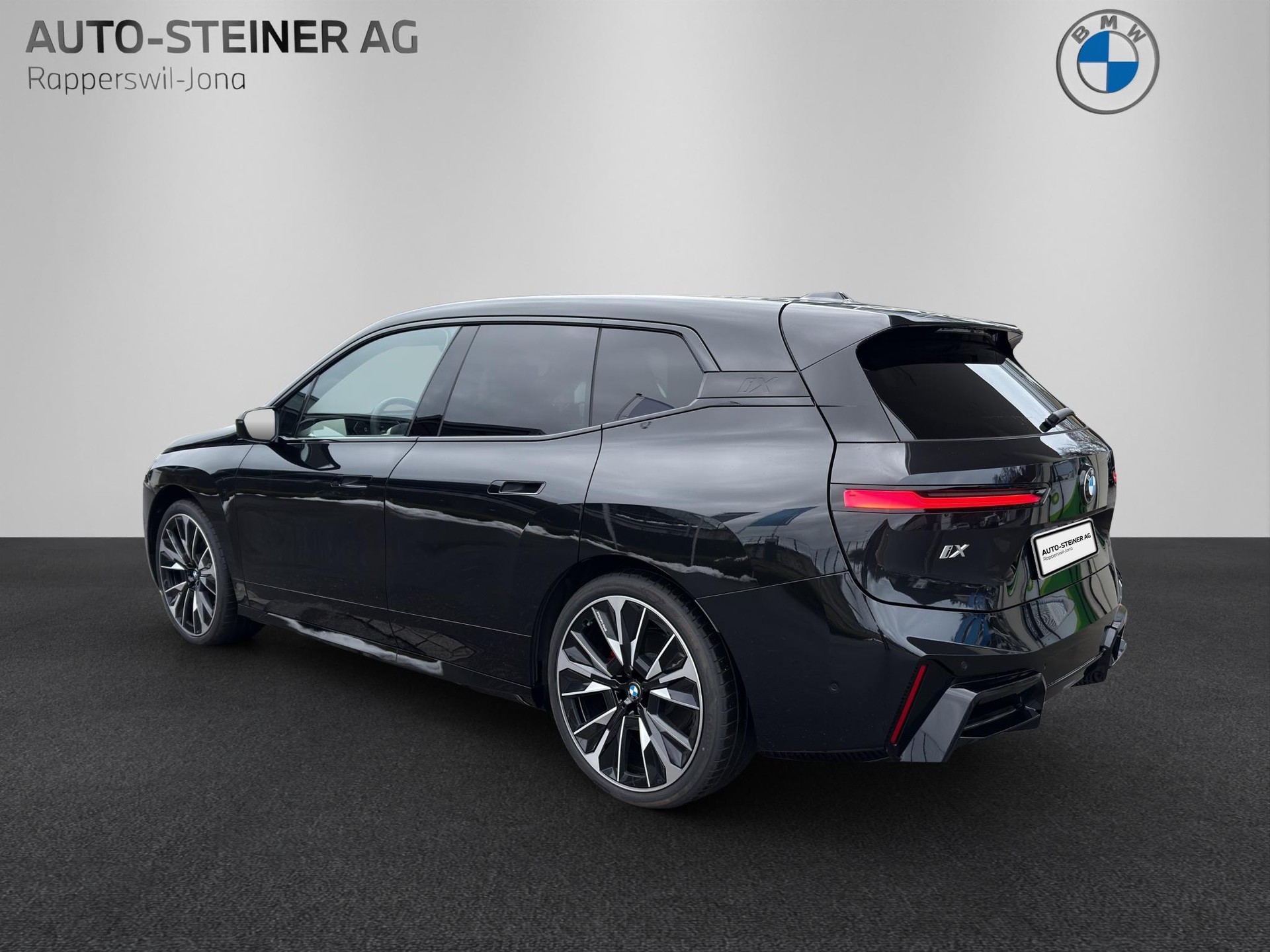 BMW iX xDrive45 M Sport Pro-image-1
