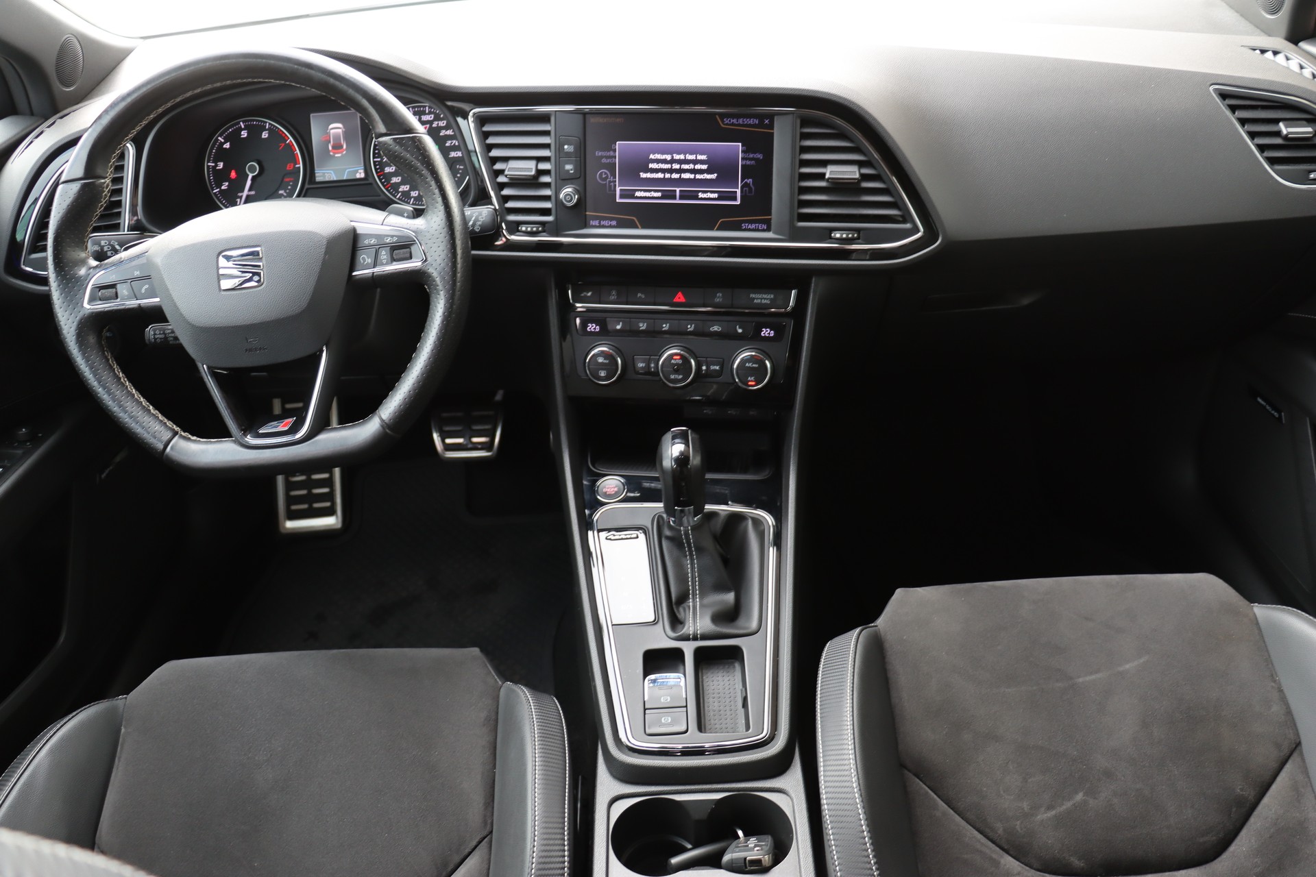 SEAT Leon ST 2.0 TSI Cupra 300 4 Drive DSG-image-10