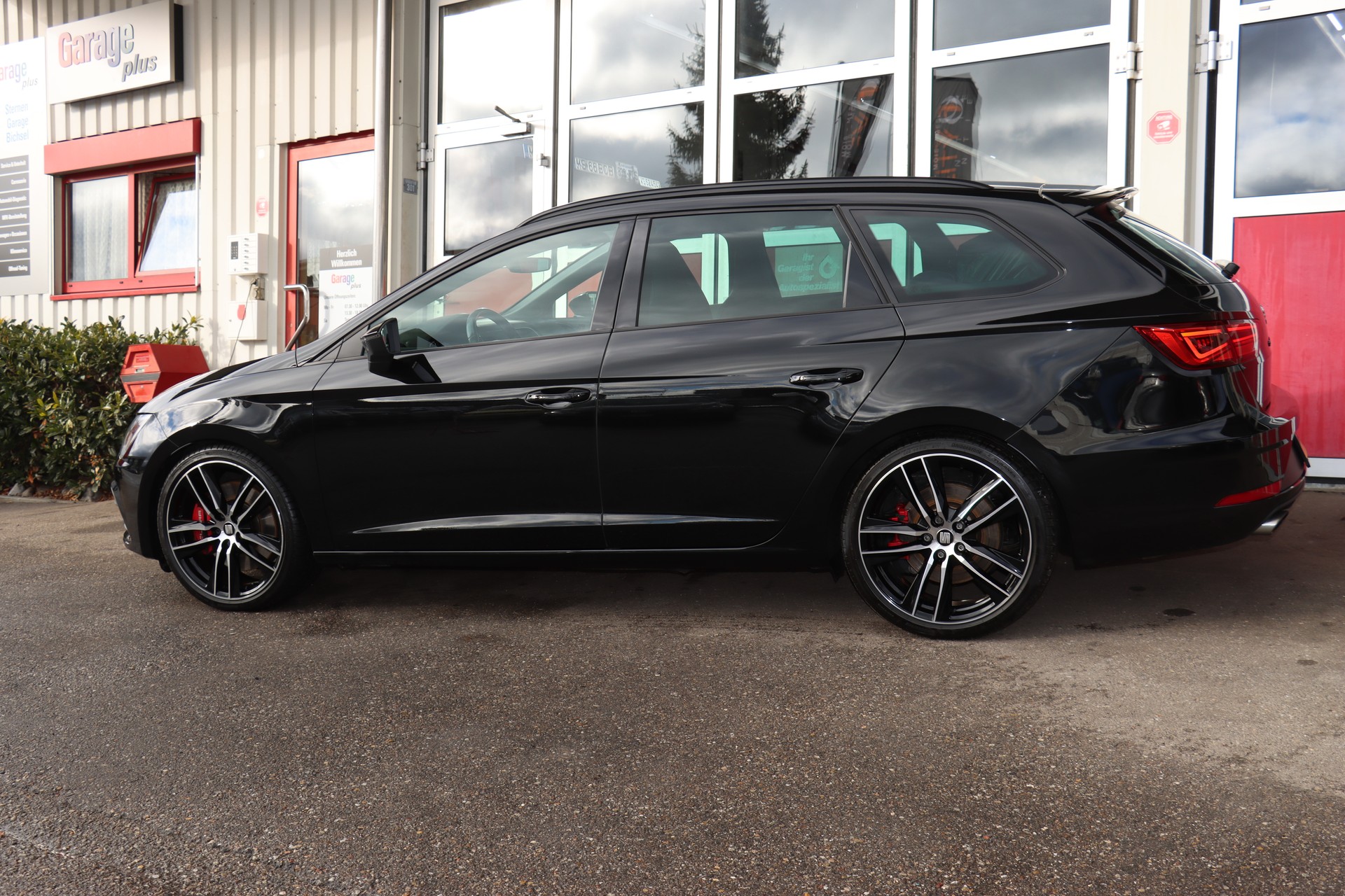 SEAT Leon ST 2.0 TSI Cupra 300 4 Drive DSG-image-5