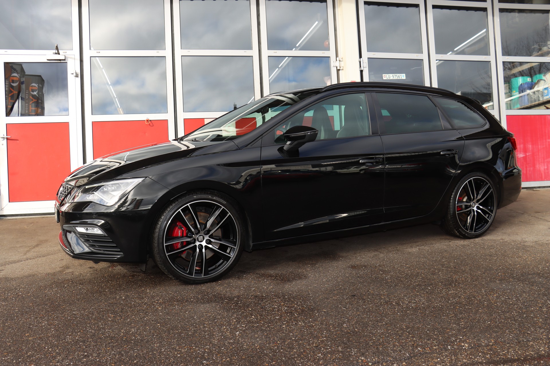 SEAT Leon ST 2.0 TSI Cupra 300 4 Drive DSG-image-4