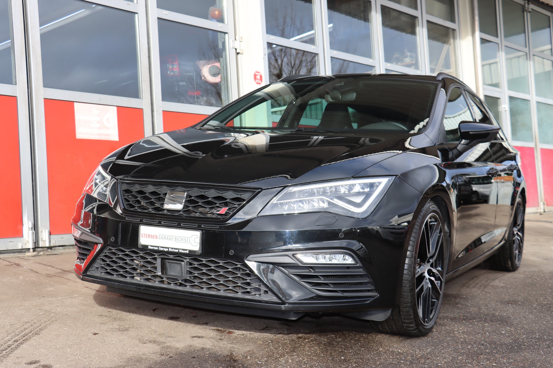 SEAT Leon ST 2.0 TSI Cupra 300 4 Drive DSG-showroom-element-1