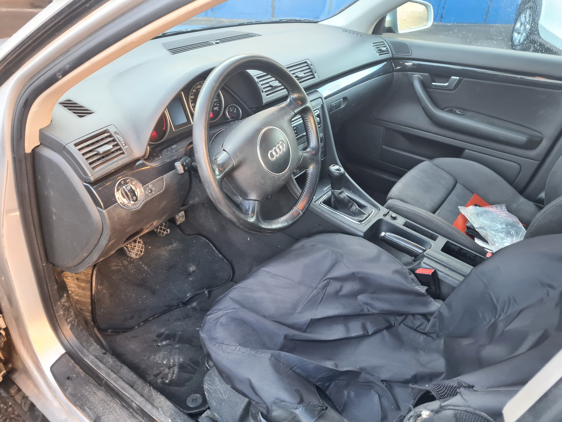 AUDI A4 Avant 2.5 TDI quattro-image-8