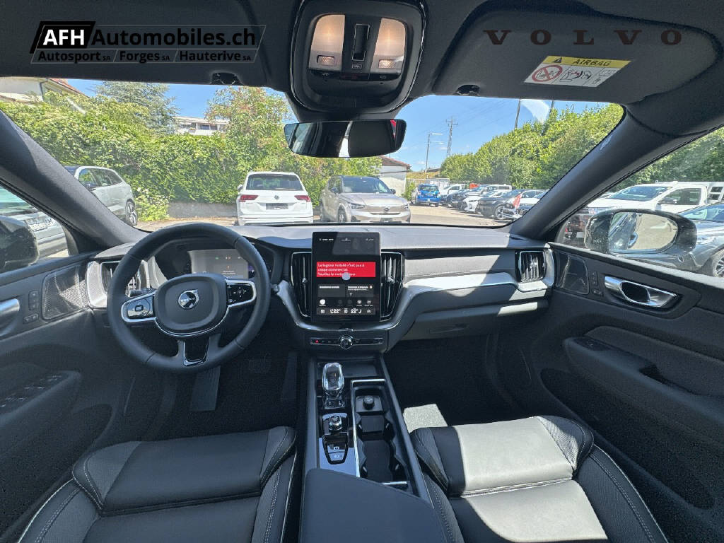 VOLVO XC60 2.0 T6 TE Black Edition eAWD-image-17