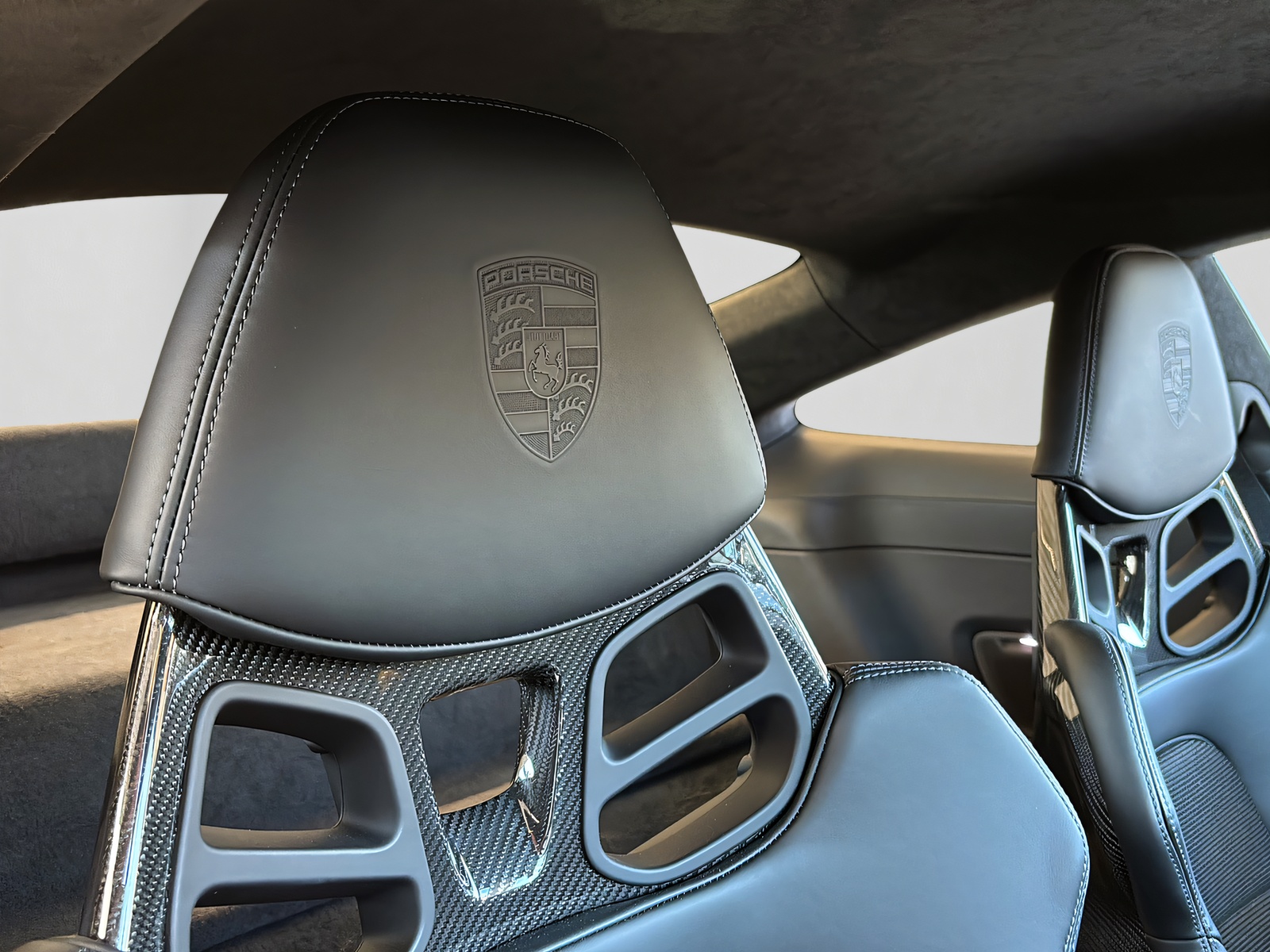 PORSCHE 911 Coupé 4.0 GT3 Touring-image-16