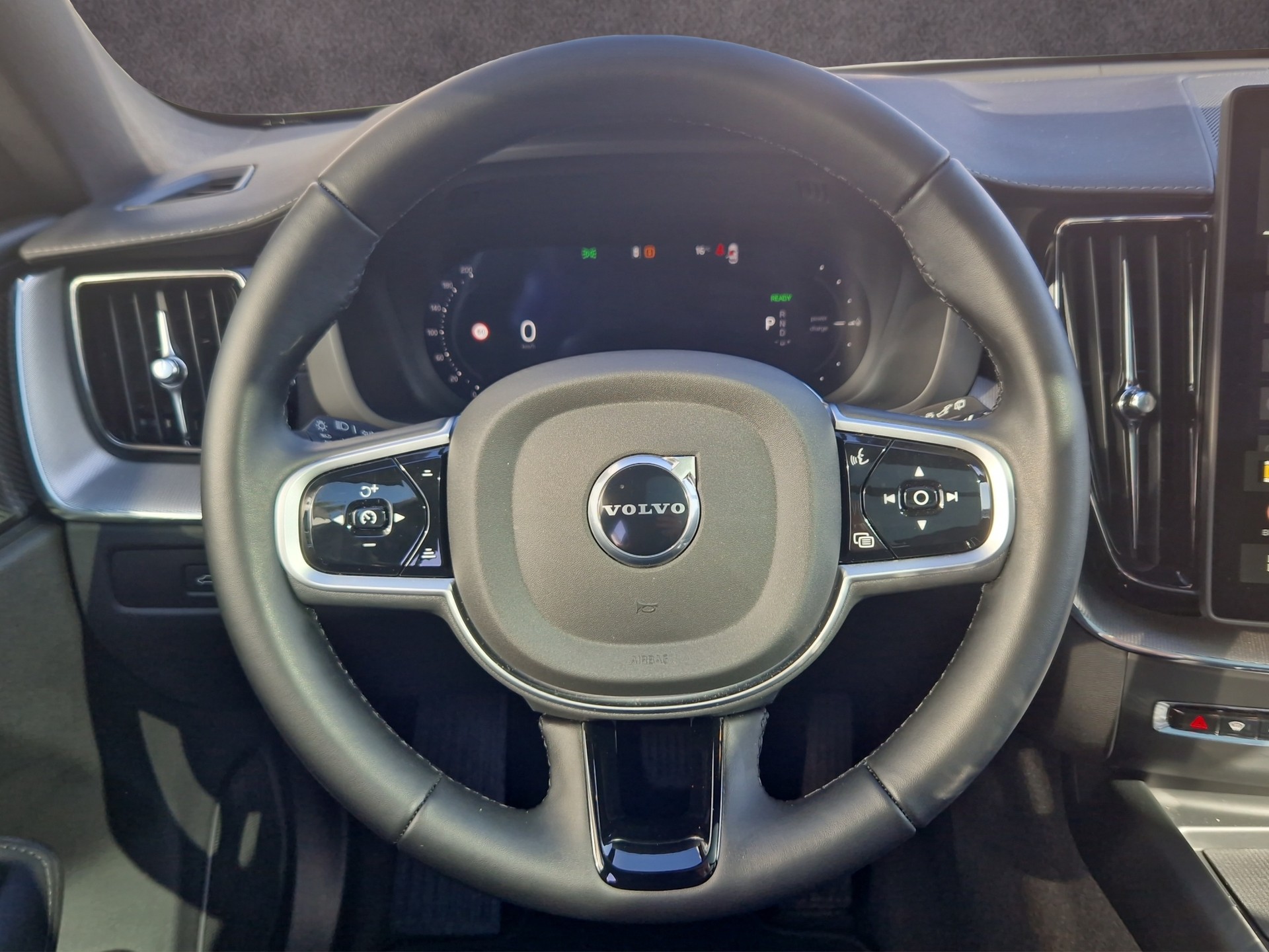 VOLVO XC60 2.0 T6 TE Black Edition eAWD Black Edition-image-11