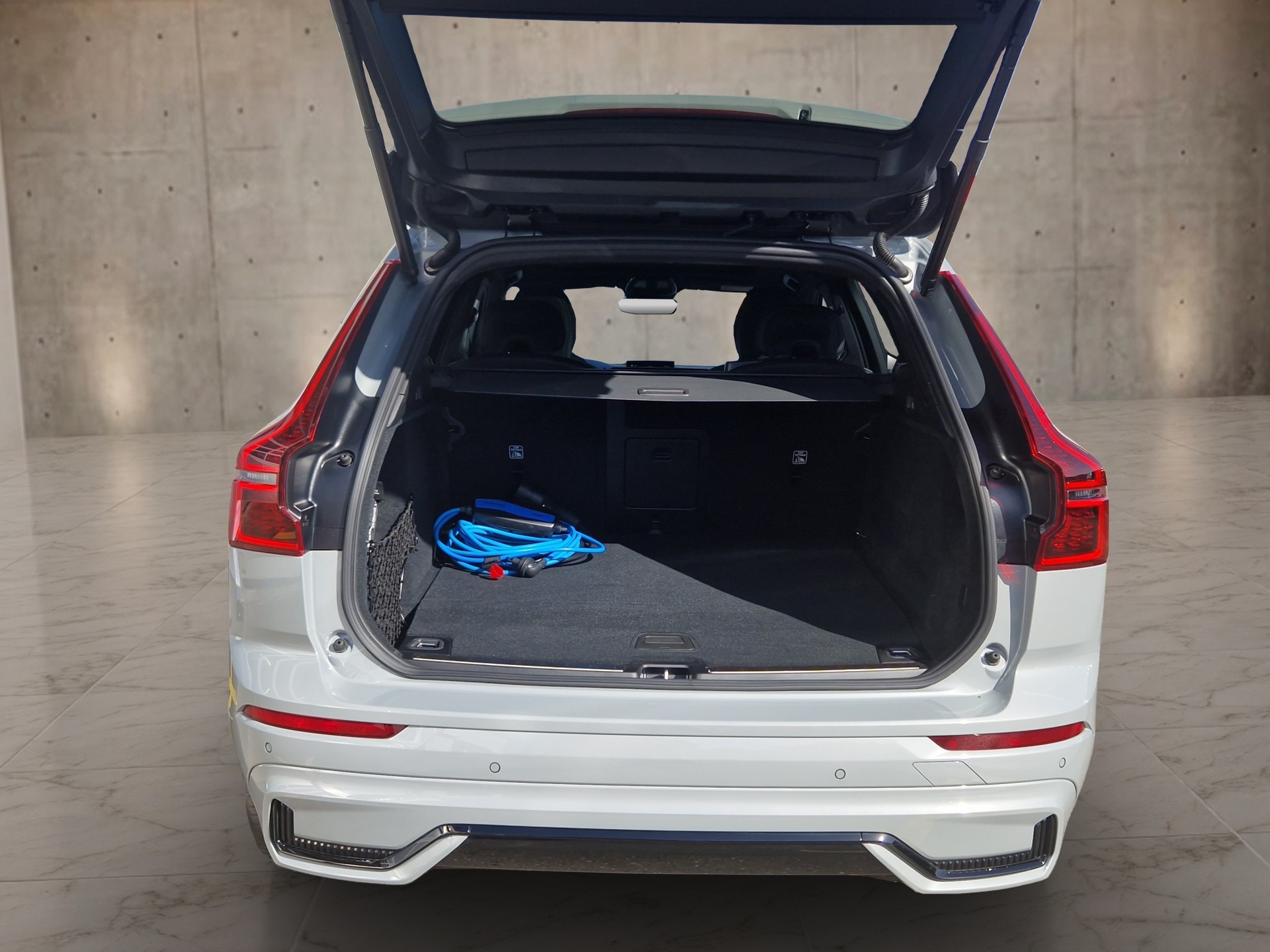 VOLVO XC60 2.0 T6 TE Black Edition eAWD Black Edition-image-12
