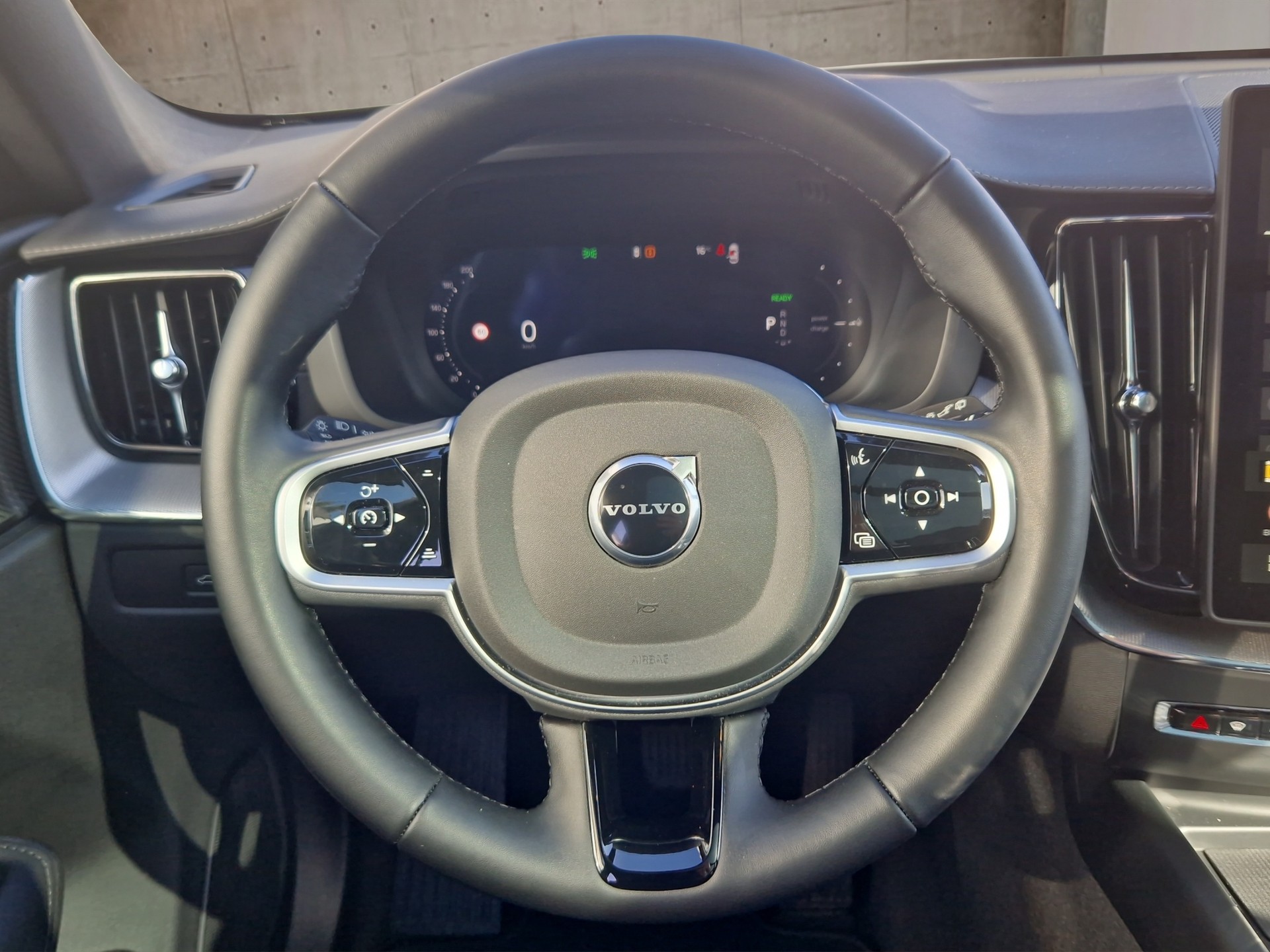 VOLVO XC60 2.0 T6 TE Black Edition eAWD Black Edition-image-15