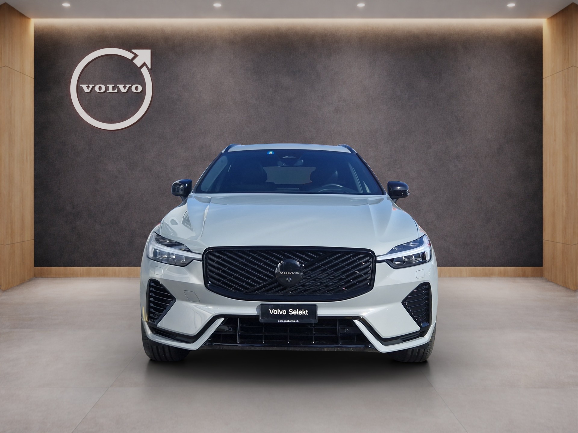 VOLVO XC60 2.0 T6 TE Black Edition eAWD-image-1