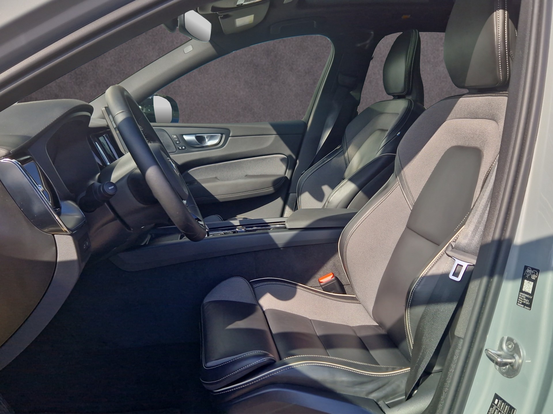 VOLVO XC60 2.0 T6 TE Black Edition eAWD Black Edition-image-8