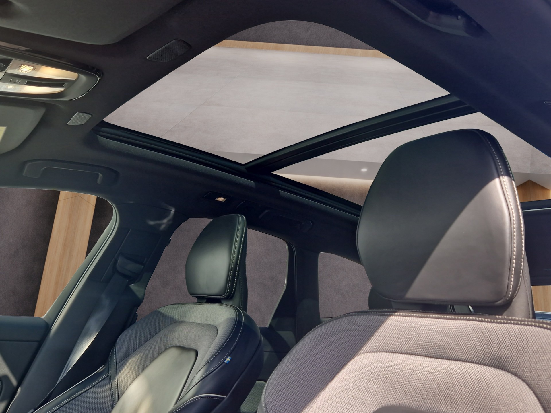 VOLVO XC60 2.0 T6 TE Black Edition eAWD Black Edition-image-9