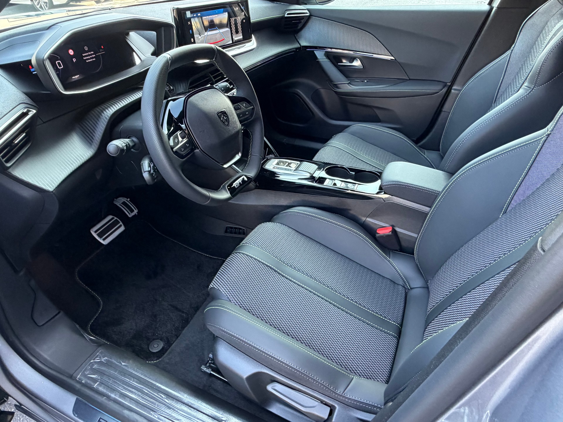 PEUGEOT 2008 156 e 54 kWh GT-image-8