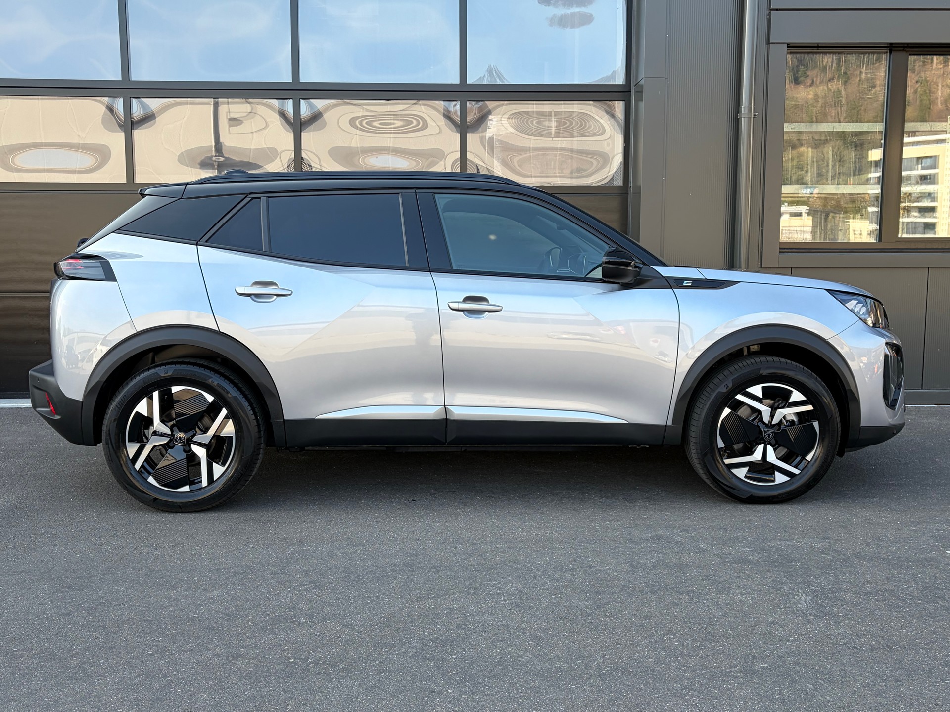 PEUGEOT 2008 156 e 54 kWh GT-image-1