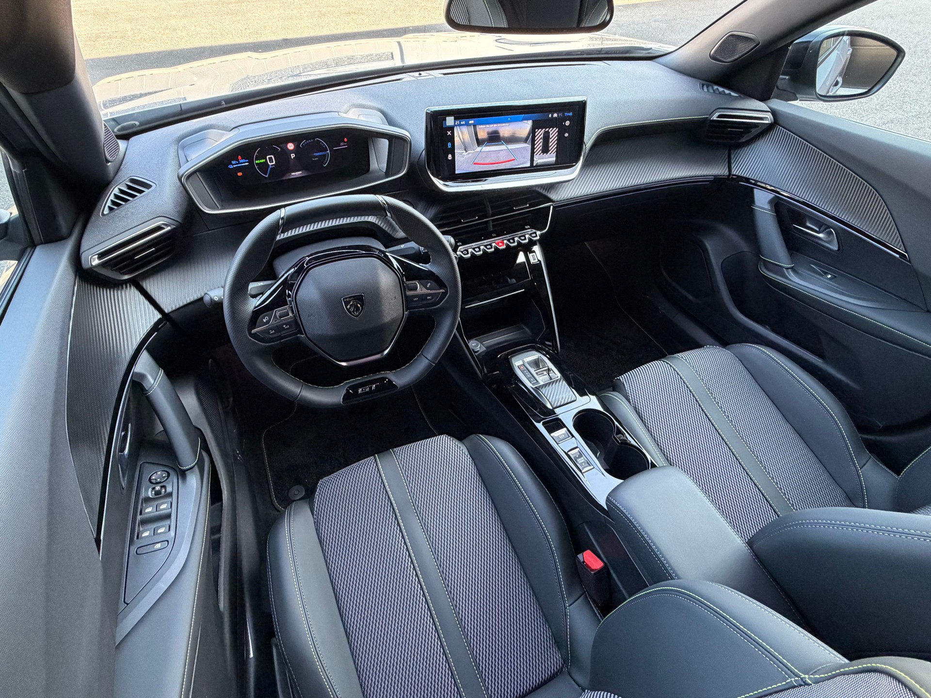 PEUGEOT 2008 156 e 54 kWh GT-image-9