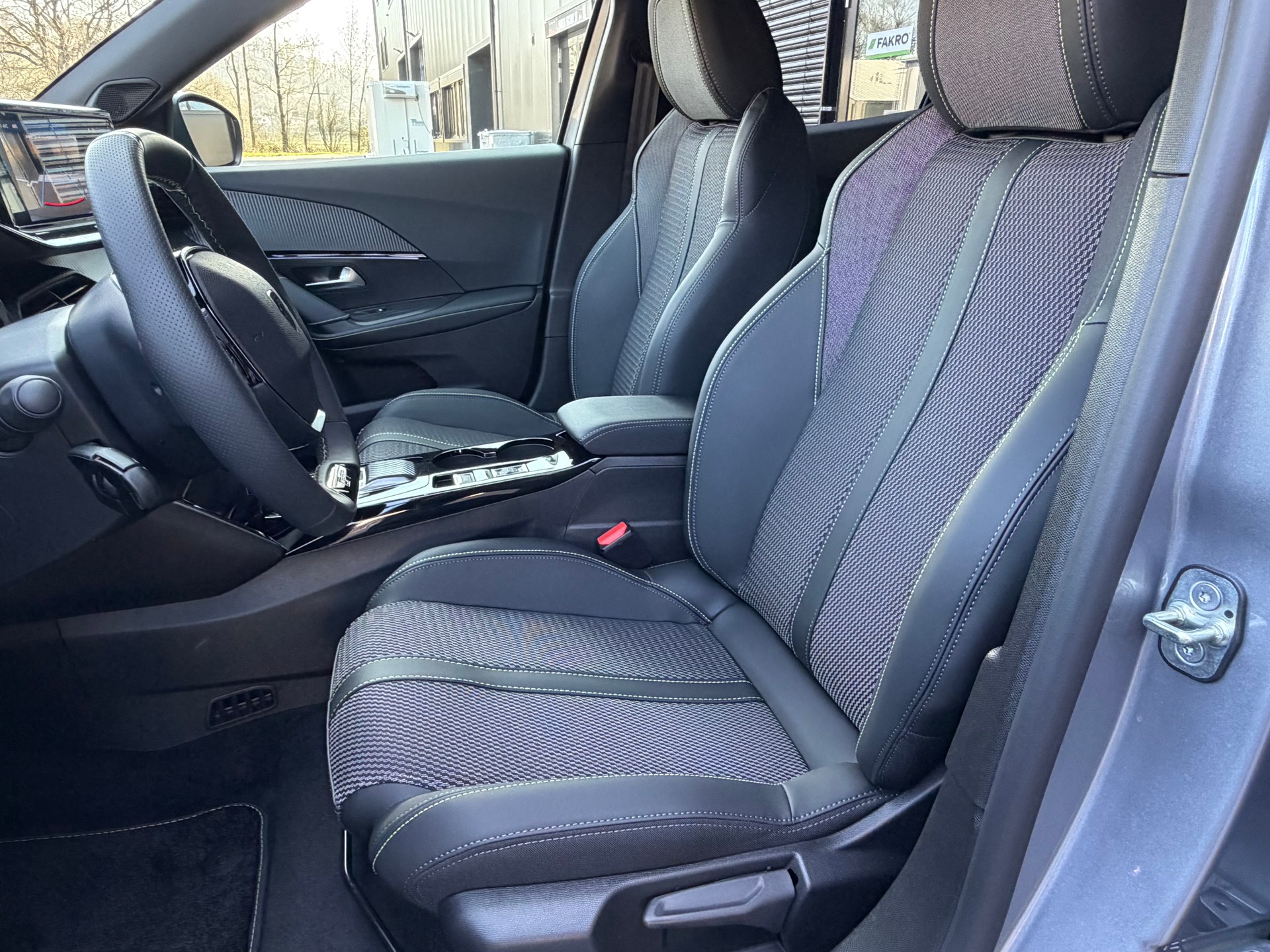 PEUGEOT 2008 156 e 54 kWh GT-image-12