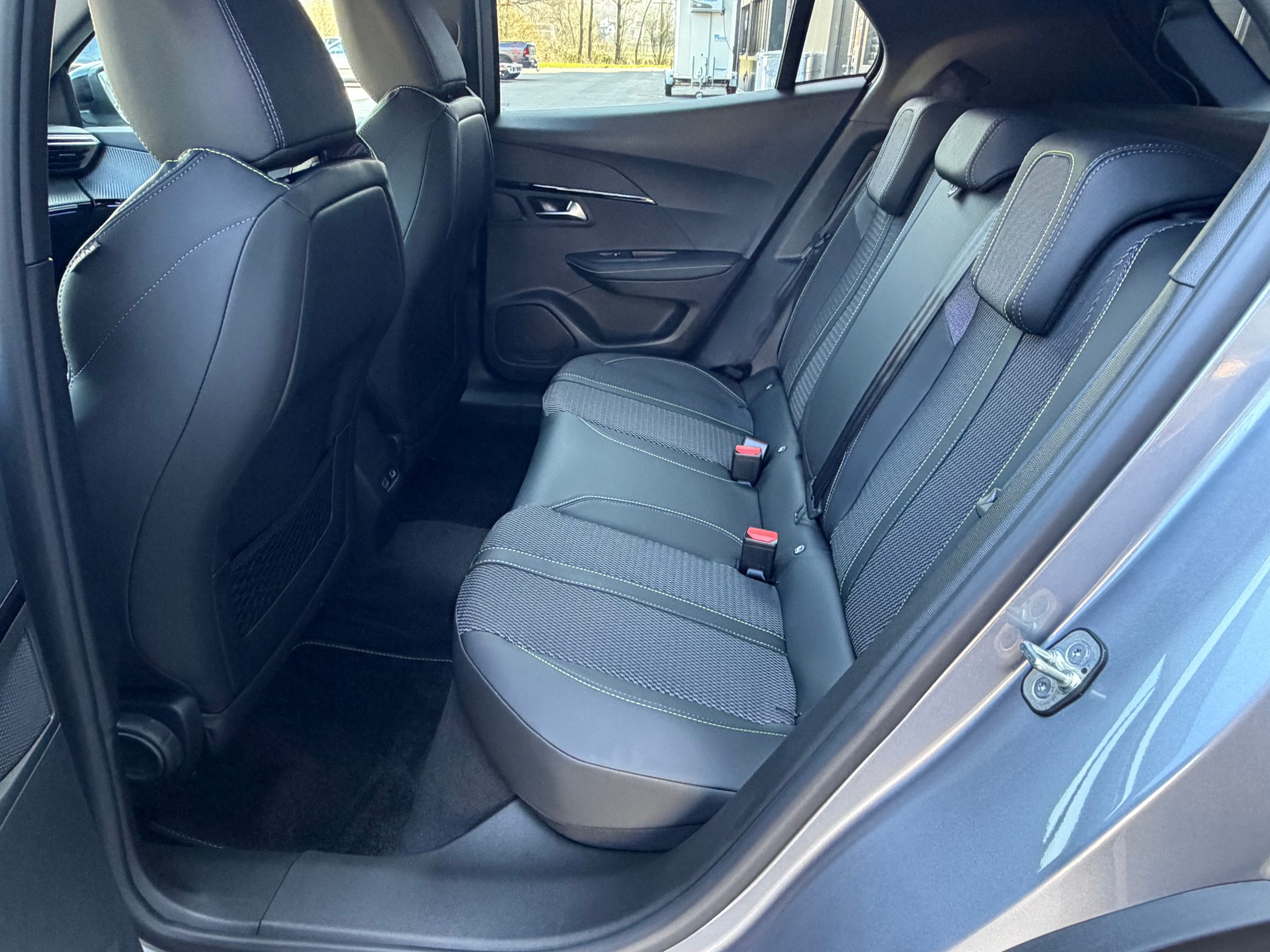 PEUGEOT 2008 156 e 54 kWh GT-image-11