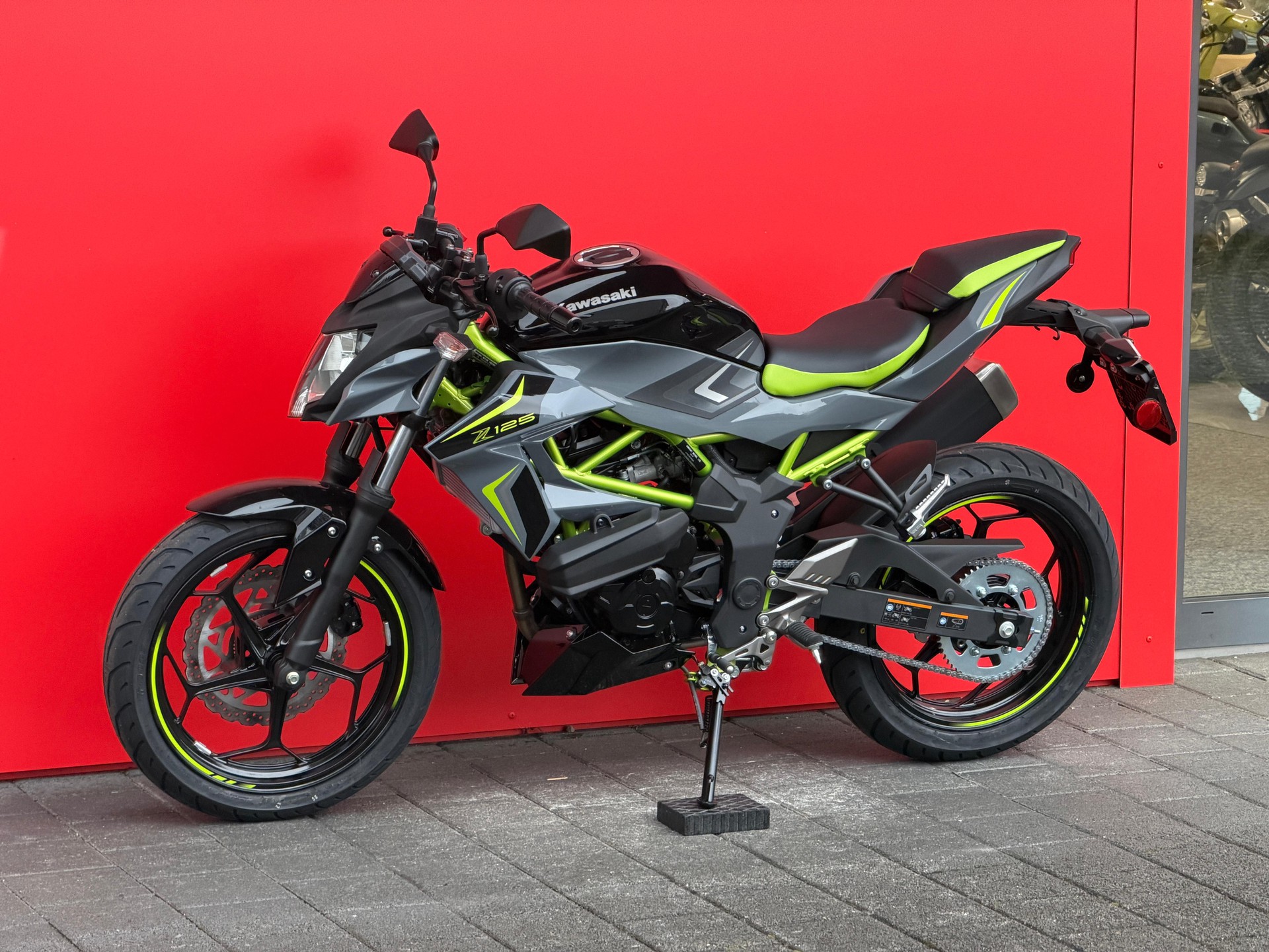 KAWASAKI Z 125-image-8