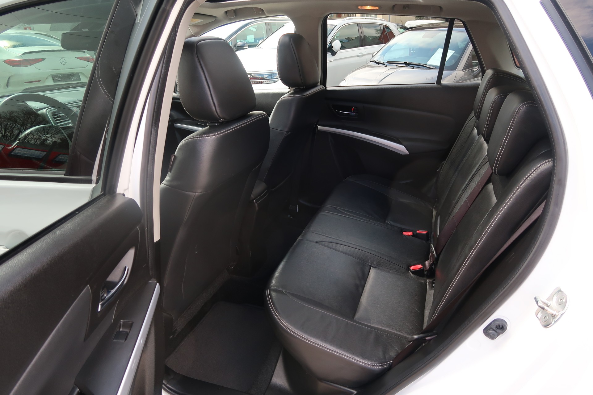 SUZUKI SX4 S-Cross 1.6 TD Compact+ 4WD-image-15