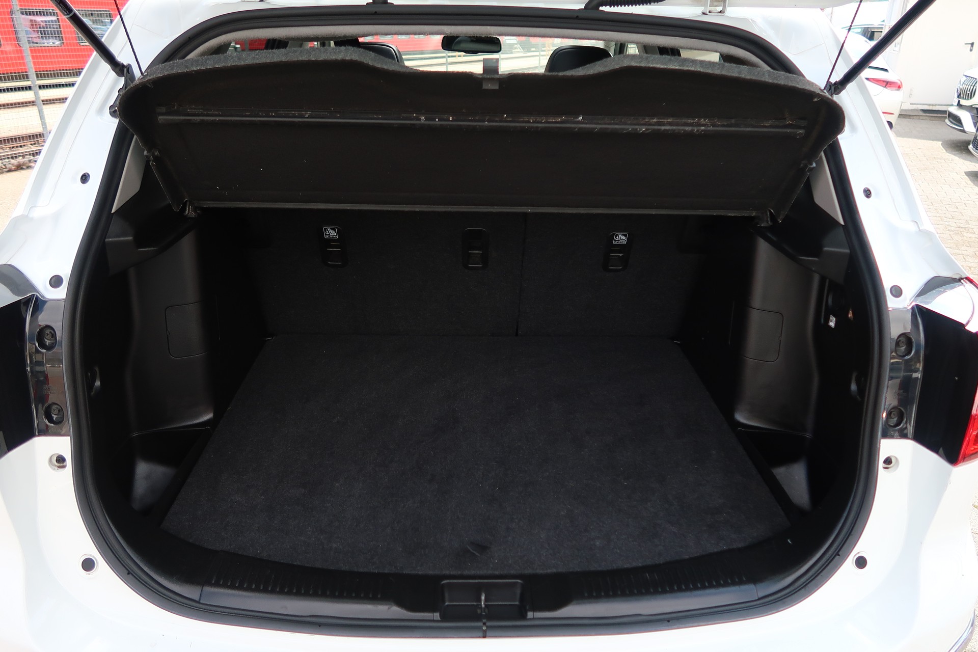SUZUKI SX4 S-Cross 1.6 TD Compact+ 4WD-image-18