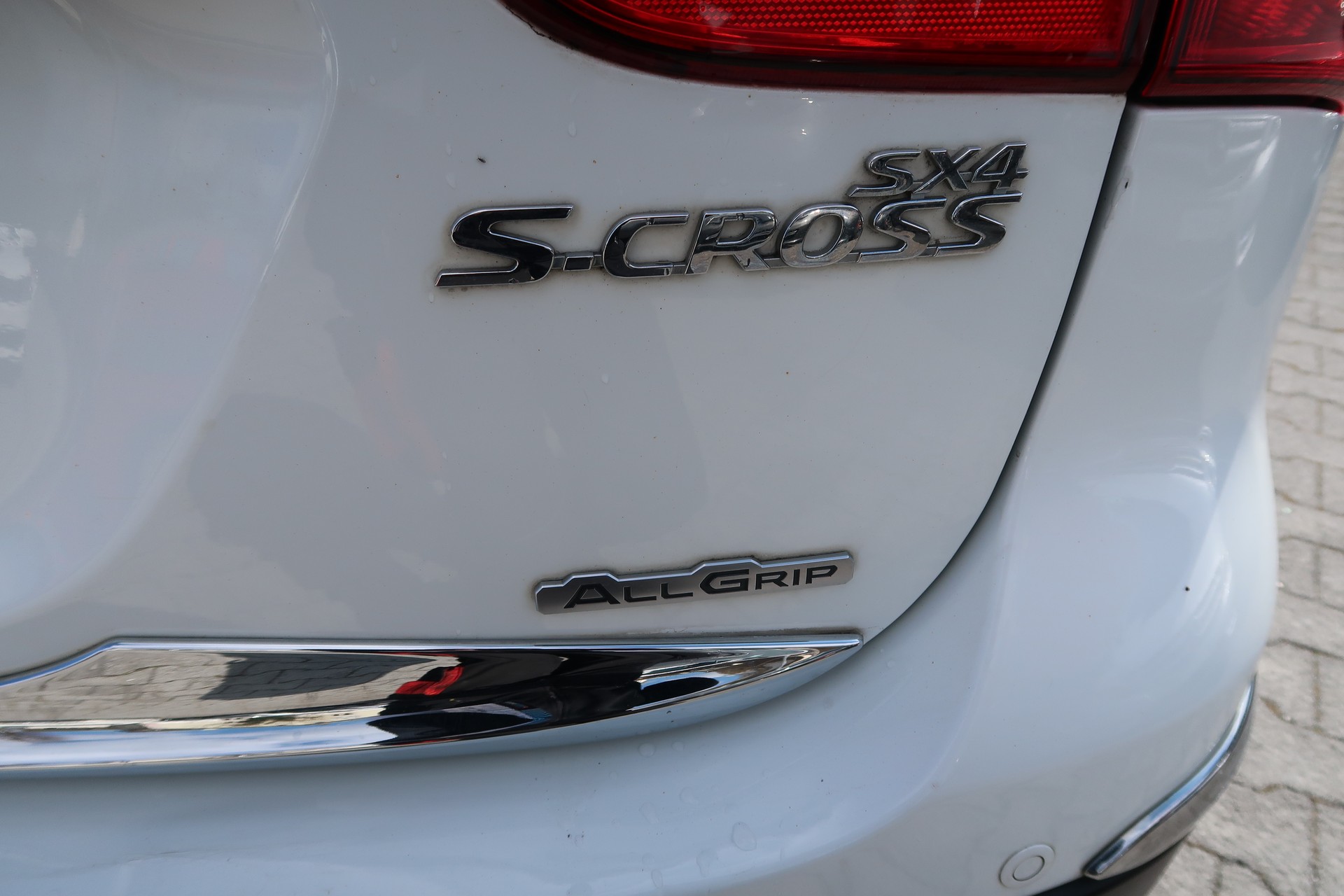 SUZUKI SX4 S-Cross 1.6 TD Compact+ 4WD-image-19