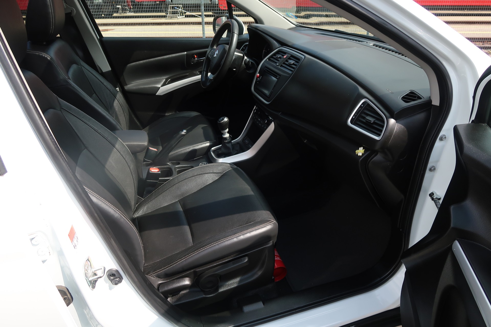 SUZUKI SX4 S-Cross 1.6 TD Compact+ 4WD-image-16
