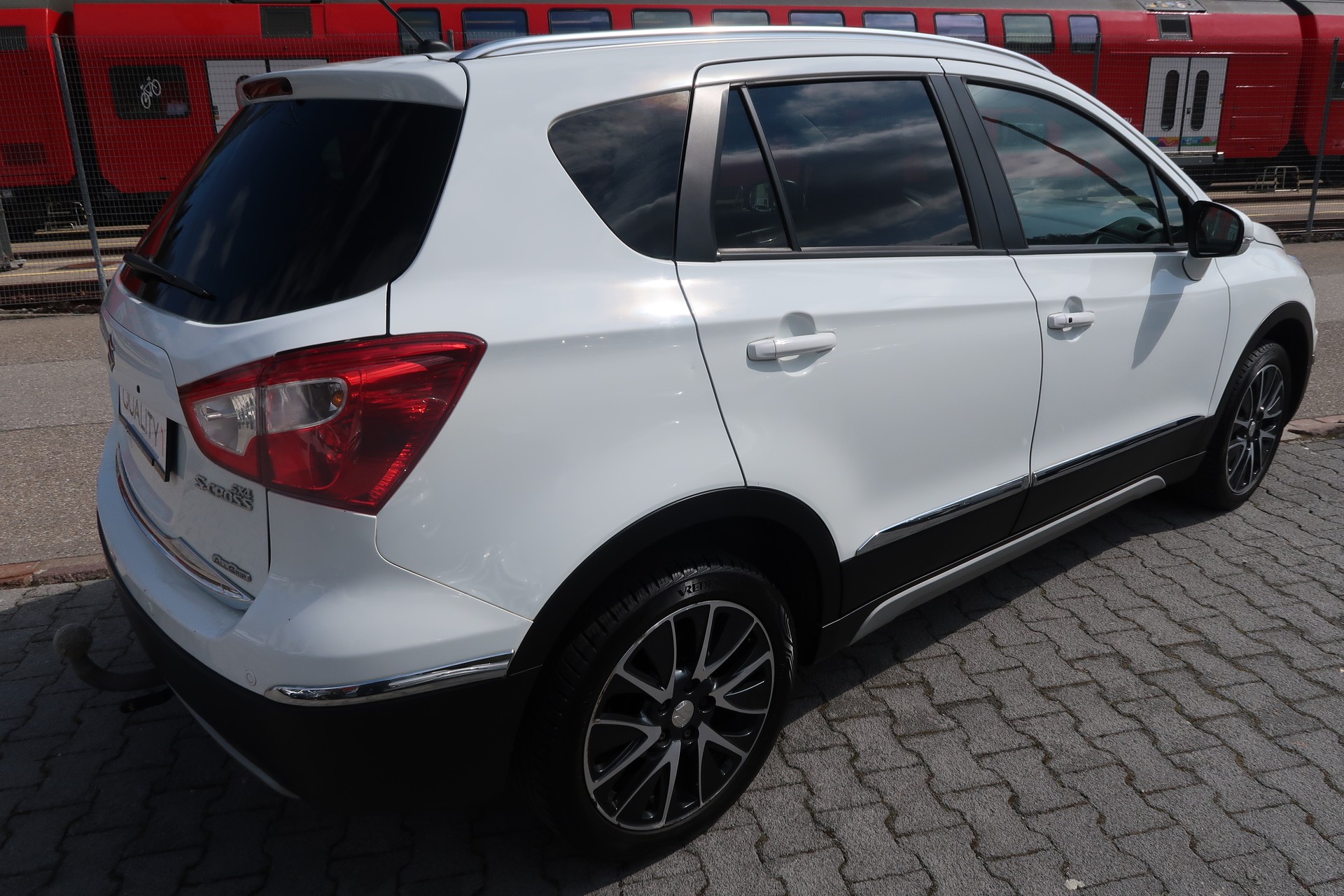 SUZUKI SX4 S-Cross 1.6 TD Compact+ 4WD-image-4