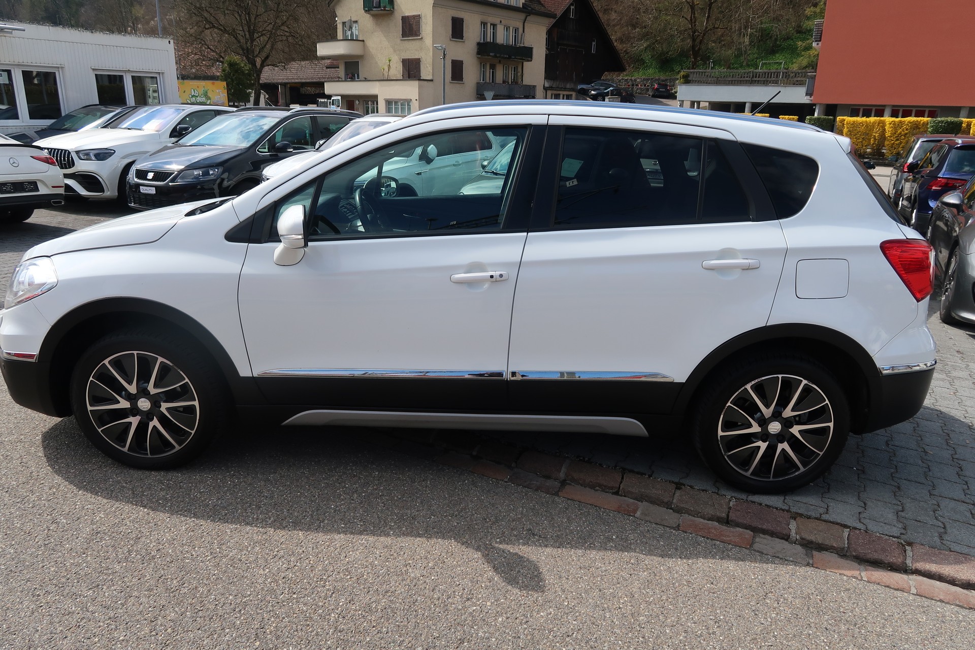 SUZUKI SX4 S-Cross 1.6 TD Compact+ 4WD-image-7
