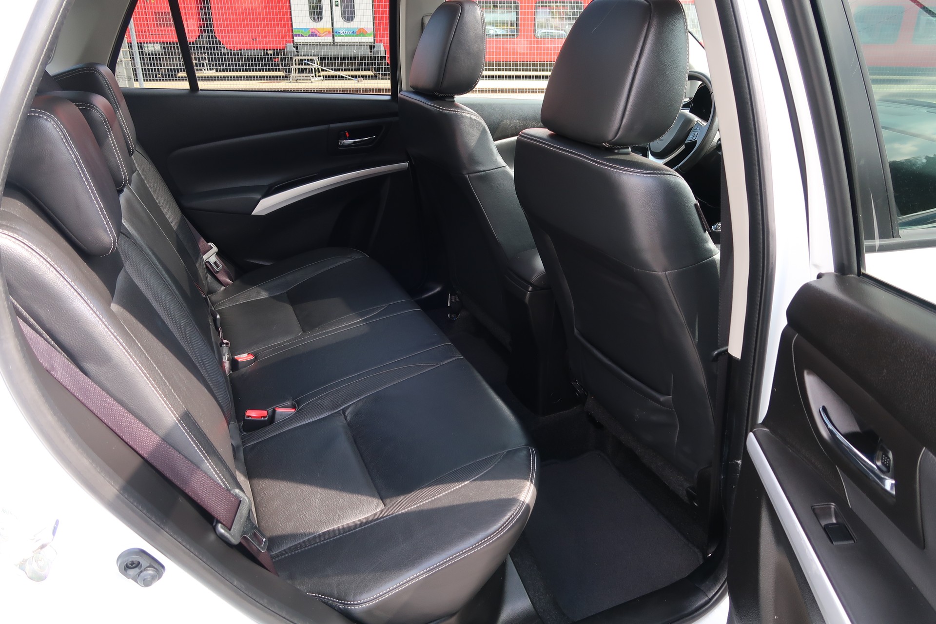 SUZUKI SX4 S-Cross 1.6 TD Compact+ 4WD-image-17
