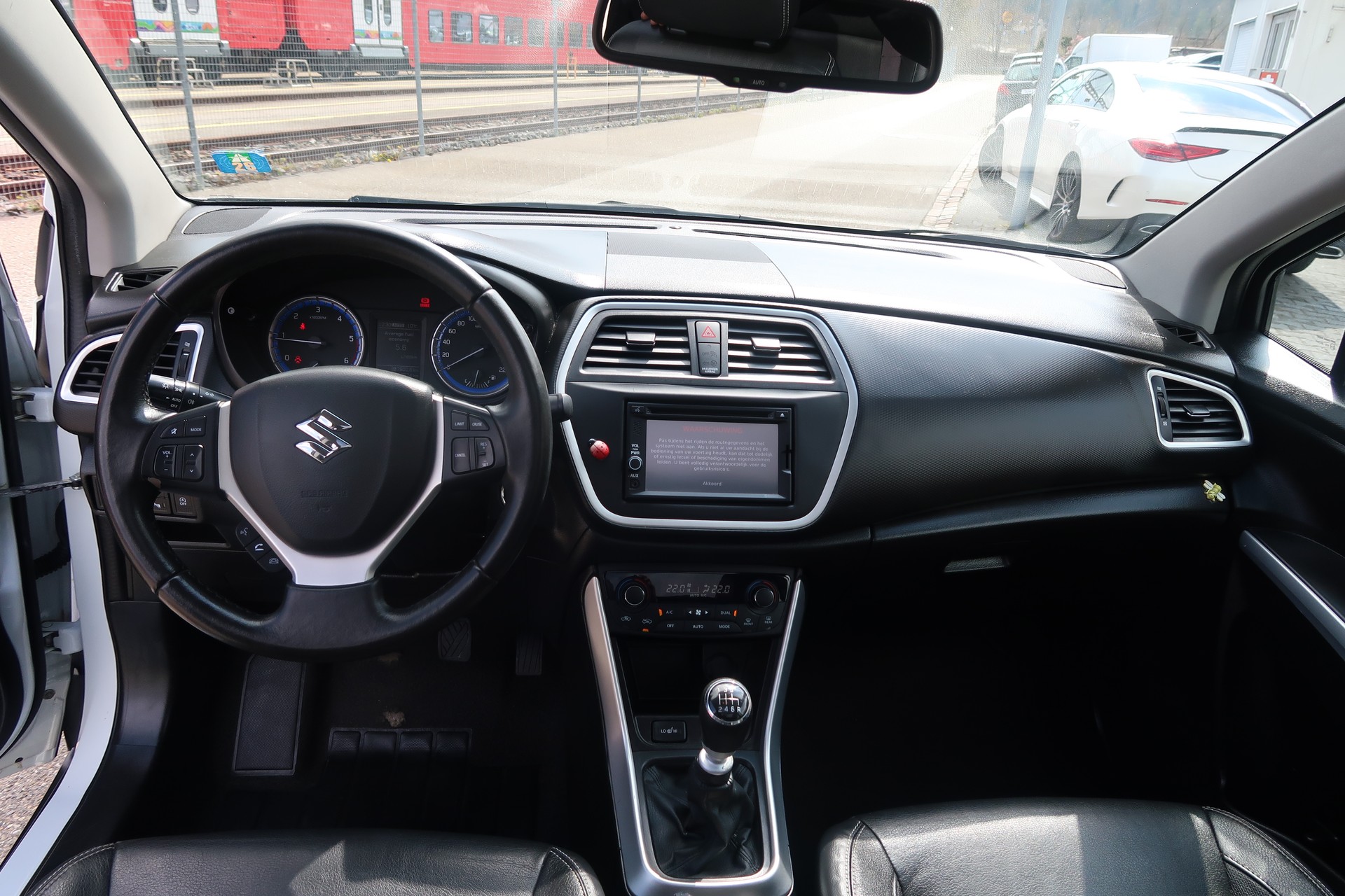 SUZUKI SX4 S-Cross 1.6 TD Compact+ 4WD-image-8