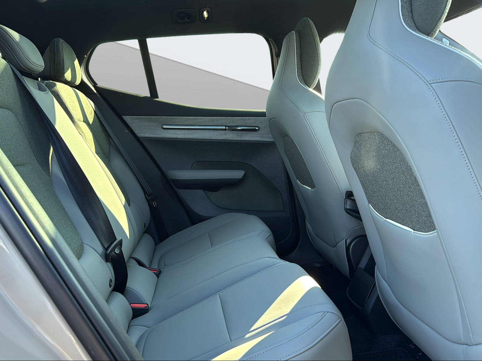 VOLVO EX 30 CC E60 Twin Performance AWD-image-10