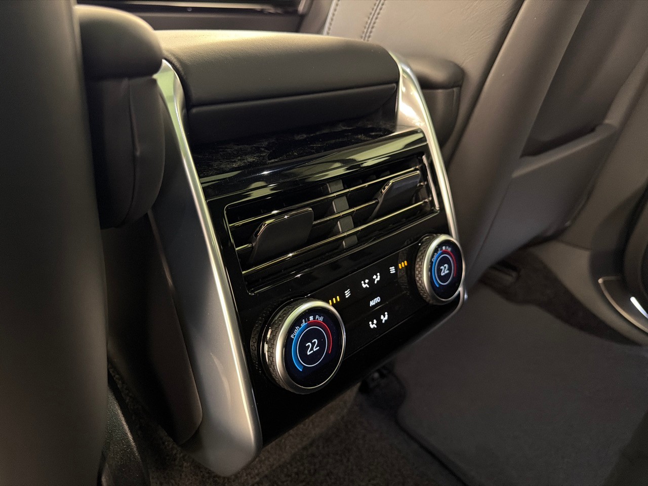 LAND ROVER RR P460e PHEV HSE-image-8