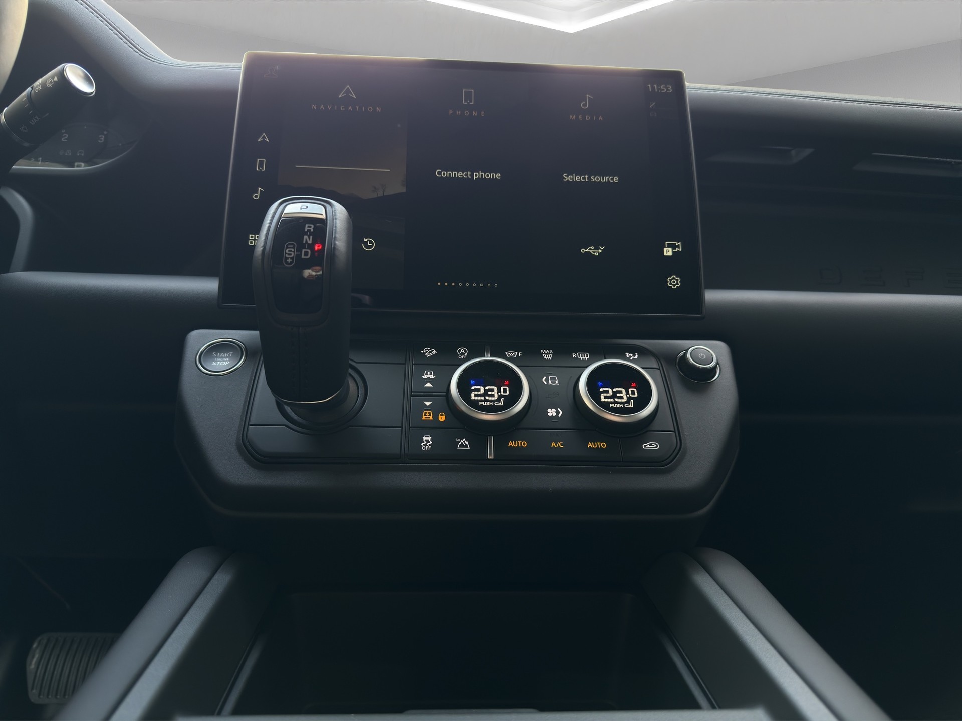 LAND ROVER Defender 110 3.0 D I6 250 X-Dynamic SE-image-18
