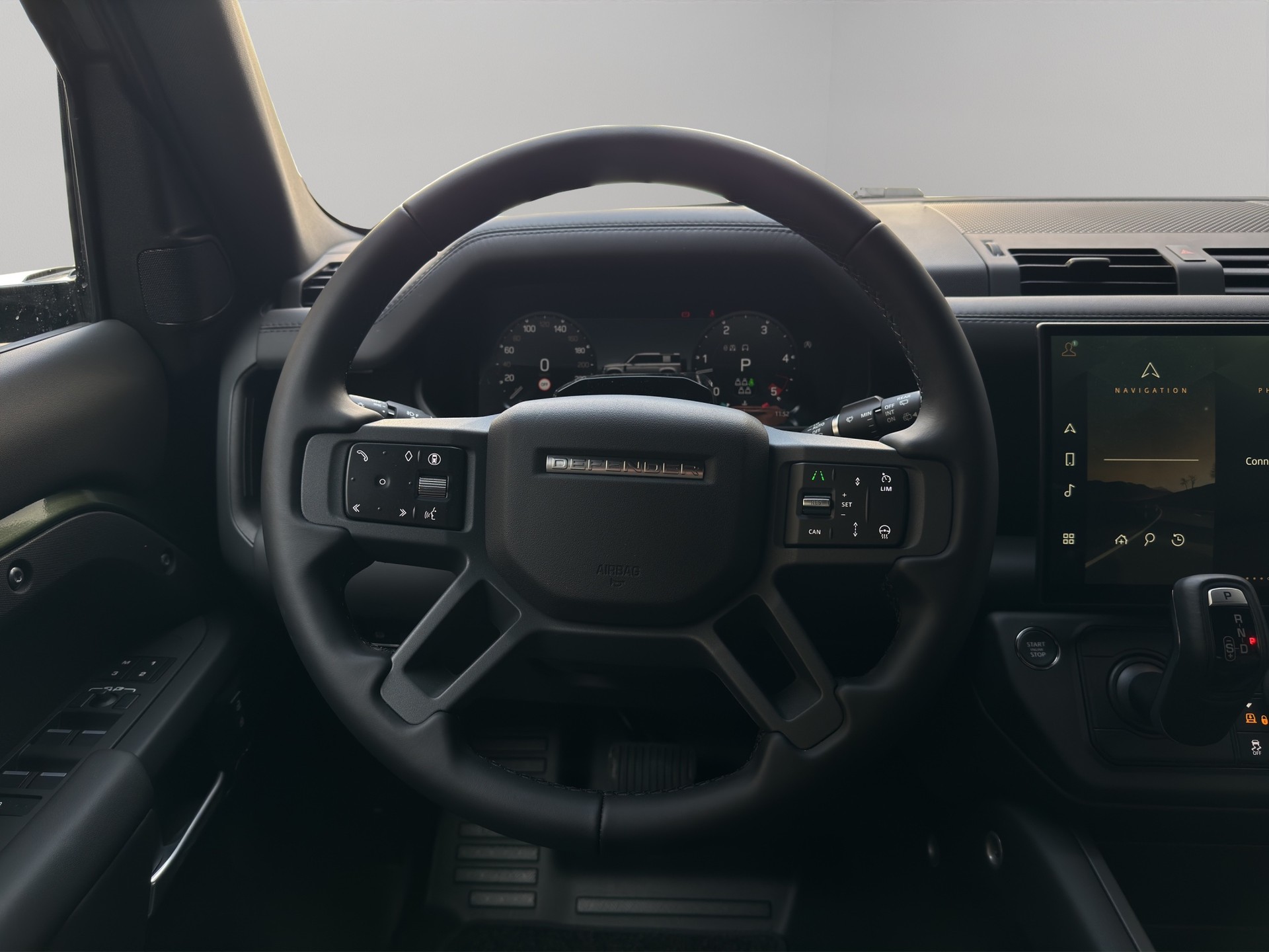 LAND ROVER Defender 110 3.0 D I6 250 X-Dynamic SE-image-5
