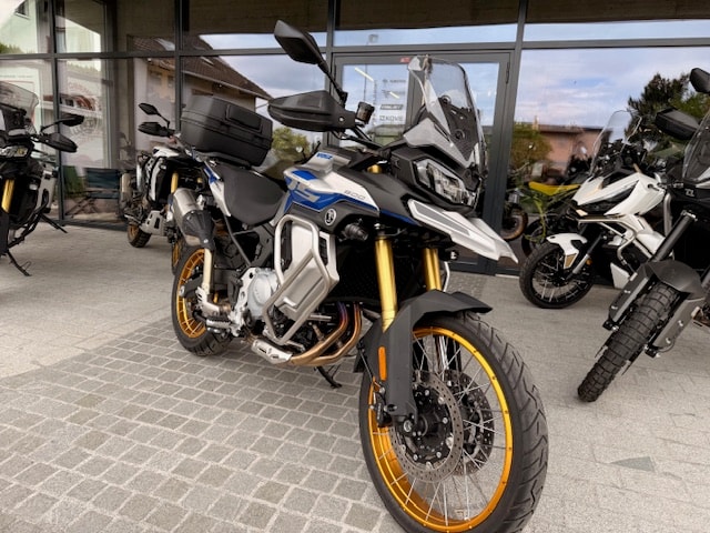 VOGE 900DSX-image-1