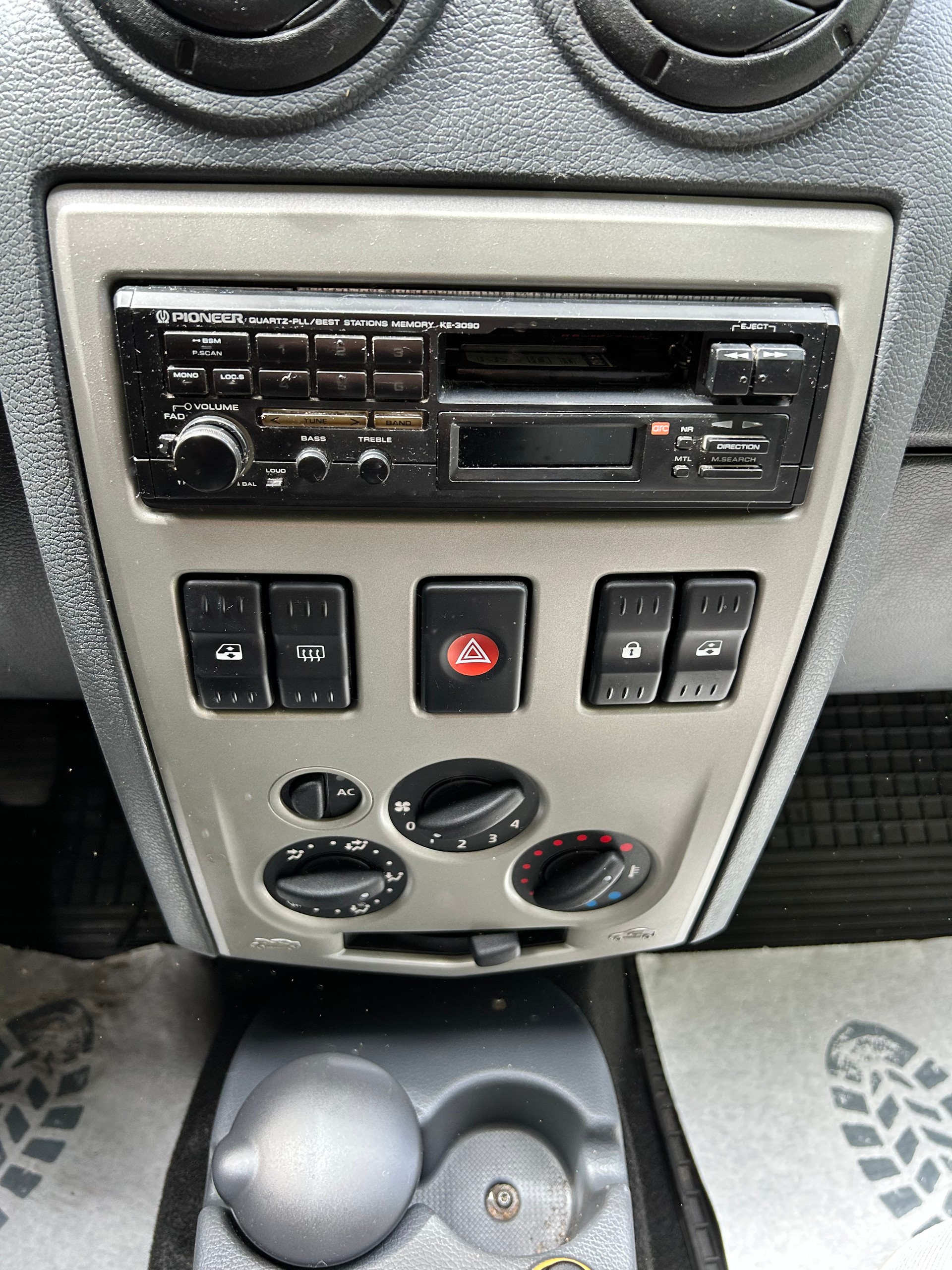 DACIA Logan 1.6 Ambiance-image-6