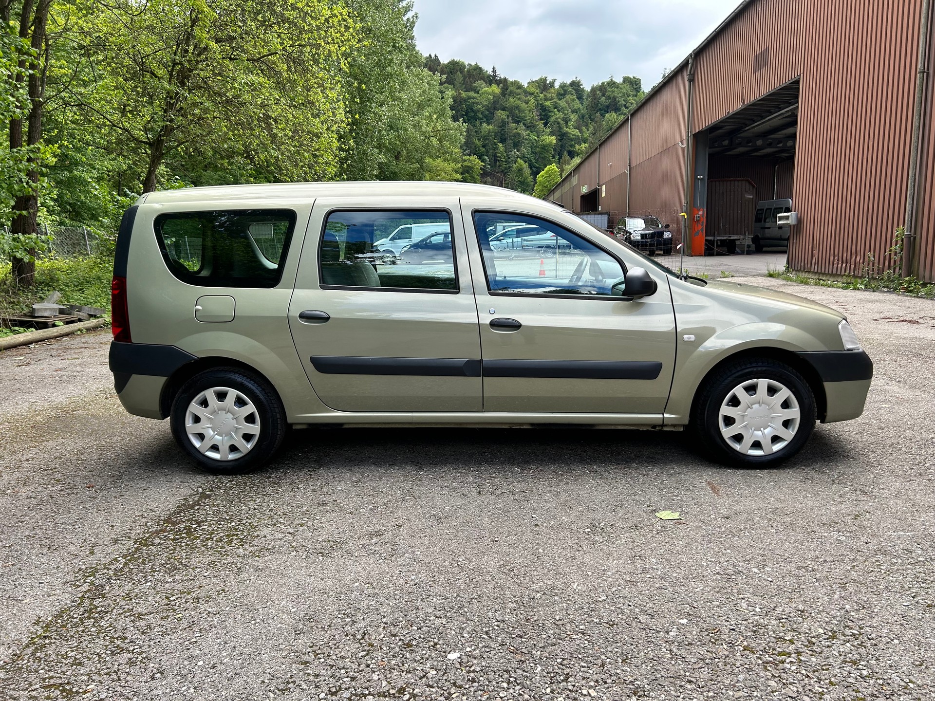 DACIA Logan 1.6 Ambiance-image-2