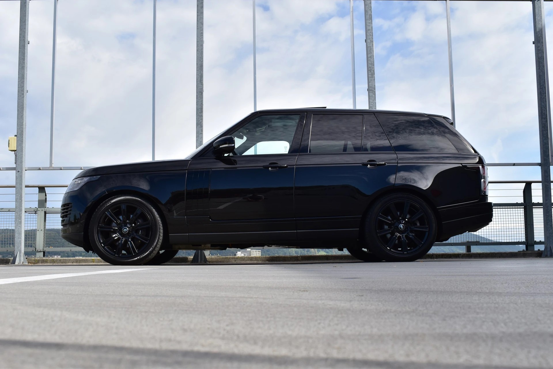 LAND ROVER RANGE ROVER 2.0 Si4 P400e PHEV VOGUE BLACK AUTOMATIC l 404 PS-showroom-element-1